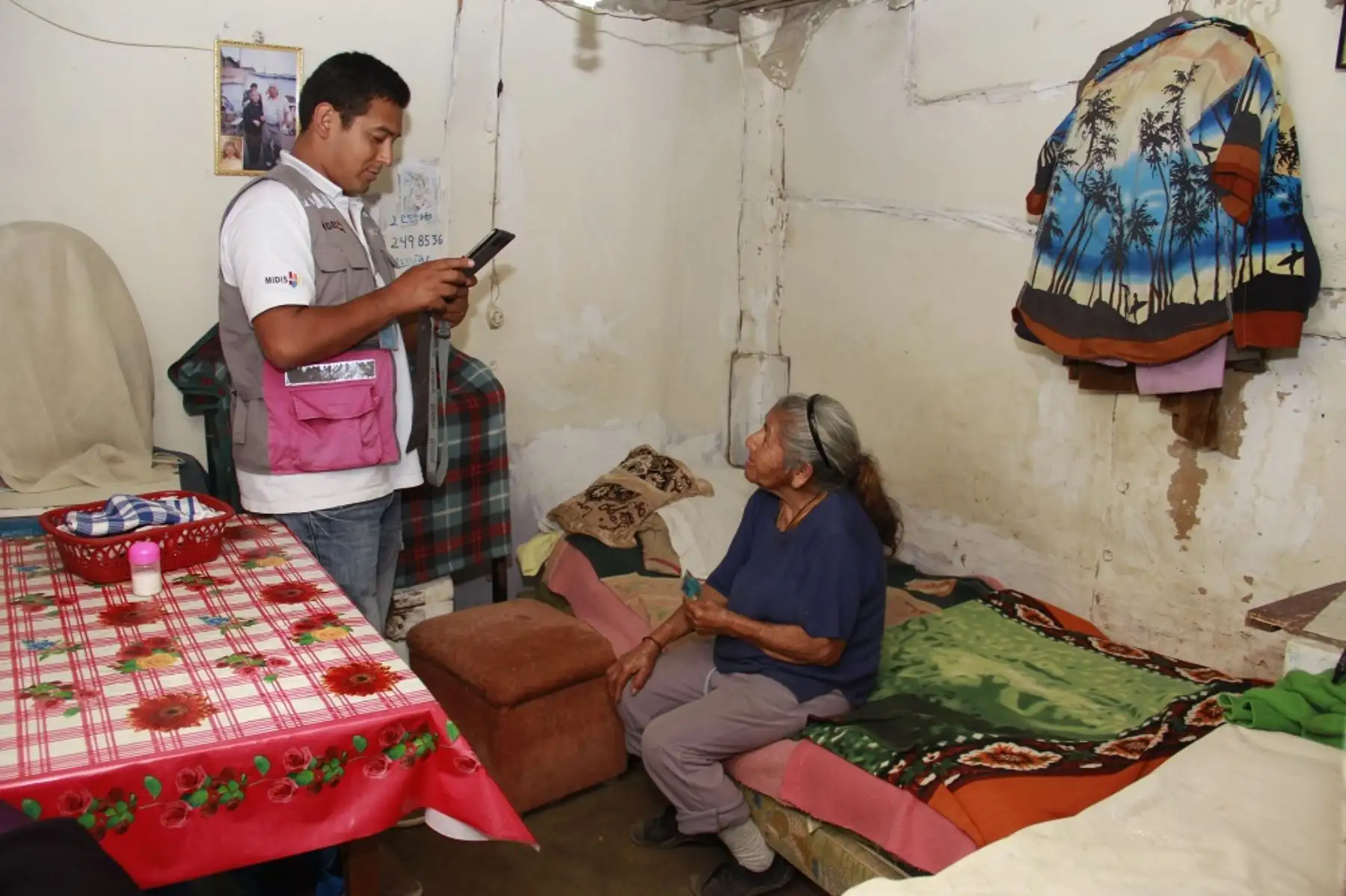 El Programa Nacional de Asistencia Solidaria Pensión 65 diseñó y puso en funcionamiento una innovadora plataforma tecnológica de creación propia basada en la georreferenciación y un aplicativo móvil, que le ha permitido optimizar su desempeño en beneficio de los adultos mayores, así como el de otros programas sociales que han tenido acceso a esta herramienta.