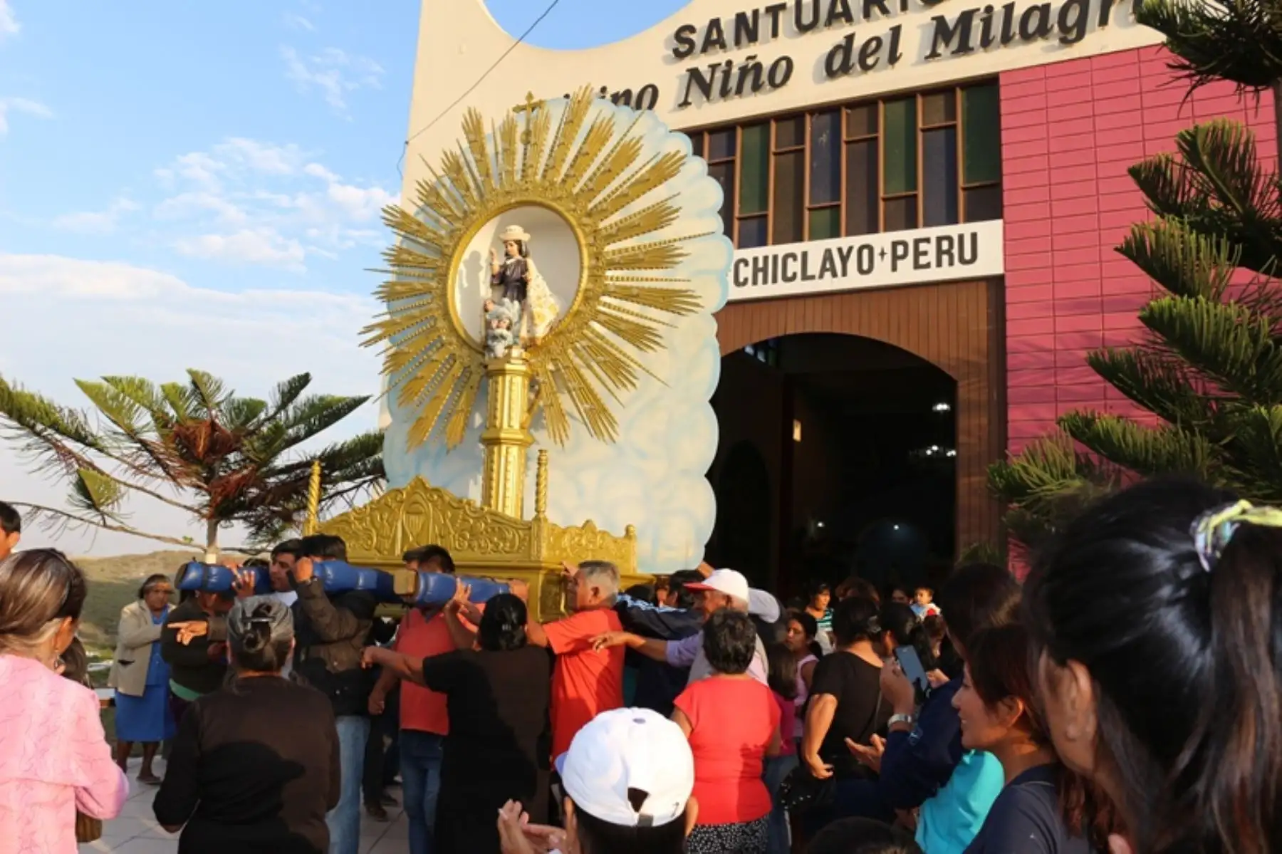 La Cruz de Motupe y la imagen del Divino Niño del Milagro de la Ciudad Eten serán trasladadas desde la región Lambayeque hacia Trujillo para acompañar al Papa Francisco durante la visita que realizará el 20 de enero del 2018 a esa ciudad capital de la región La Libertad. ANDINA/Difusión