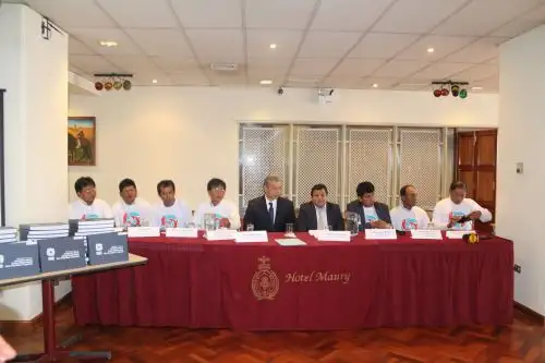 Entregaron firmas de la población en apoyo a la creación de la Zona Reservada Mar Pacífico Tropical.