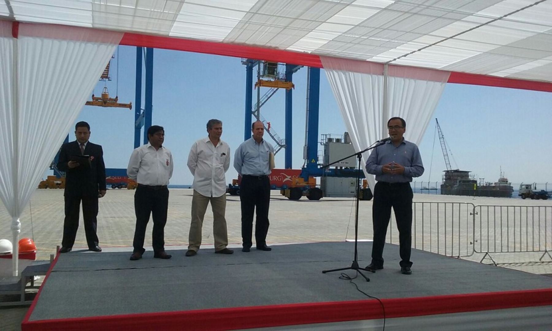 El ministro de Transportes y Comunicaciones, José Gallardo Ku, presidió en Piura la ceremonia de inicio de operación de tres nuevas grúas pórtico en el puerto de Paita, cuya puesta en servicio forma parte de los compromisos y obras de la segunda etapa de inversión en este terminal.