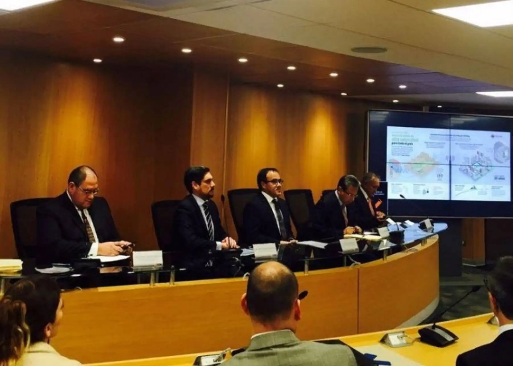 MTC suscribe contratos de concesión de la Banda 700 MHz para Internet 4G