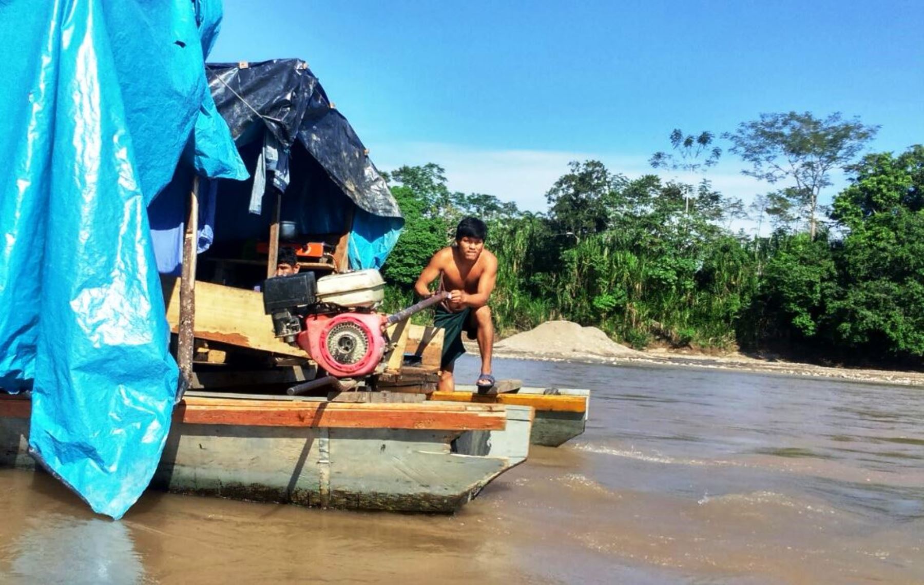 Poder Judicial dicta prisión preventiva contra mineros ilegales que operaban en ríos de Ucayali y Huánuco.