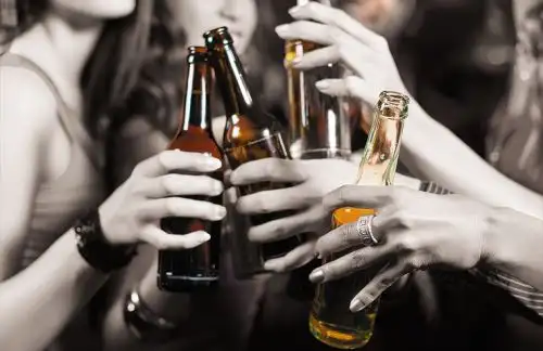 Aumenta consumo de alcohol y tabaco entre mujeres peruanas. Foto: INTERNET/Medios