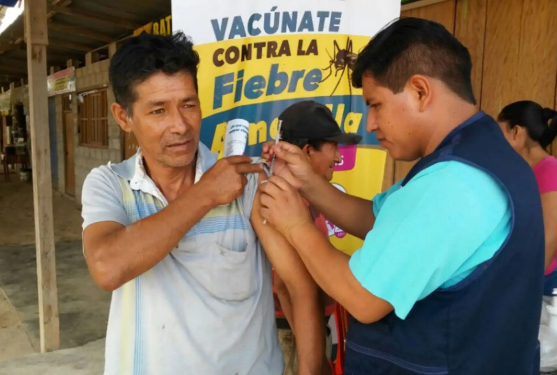 El Ministerio de Salud (Minsa), a través de la Dirección Regional de Salud (Diresa) de Ucayali, viene realizando la campaña de vacunación gratuita y masiva contra la fiebre amarilla selvática mediante la cual se prevé inmunizar a un total de 320,000 personas. El objetivo es inmunizar a niños y niña desde los 15 meses de edad hasta adultos de 59 años. ANDINA/Difusión