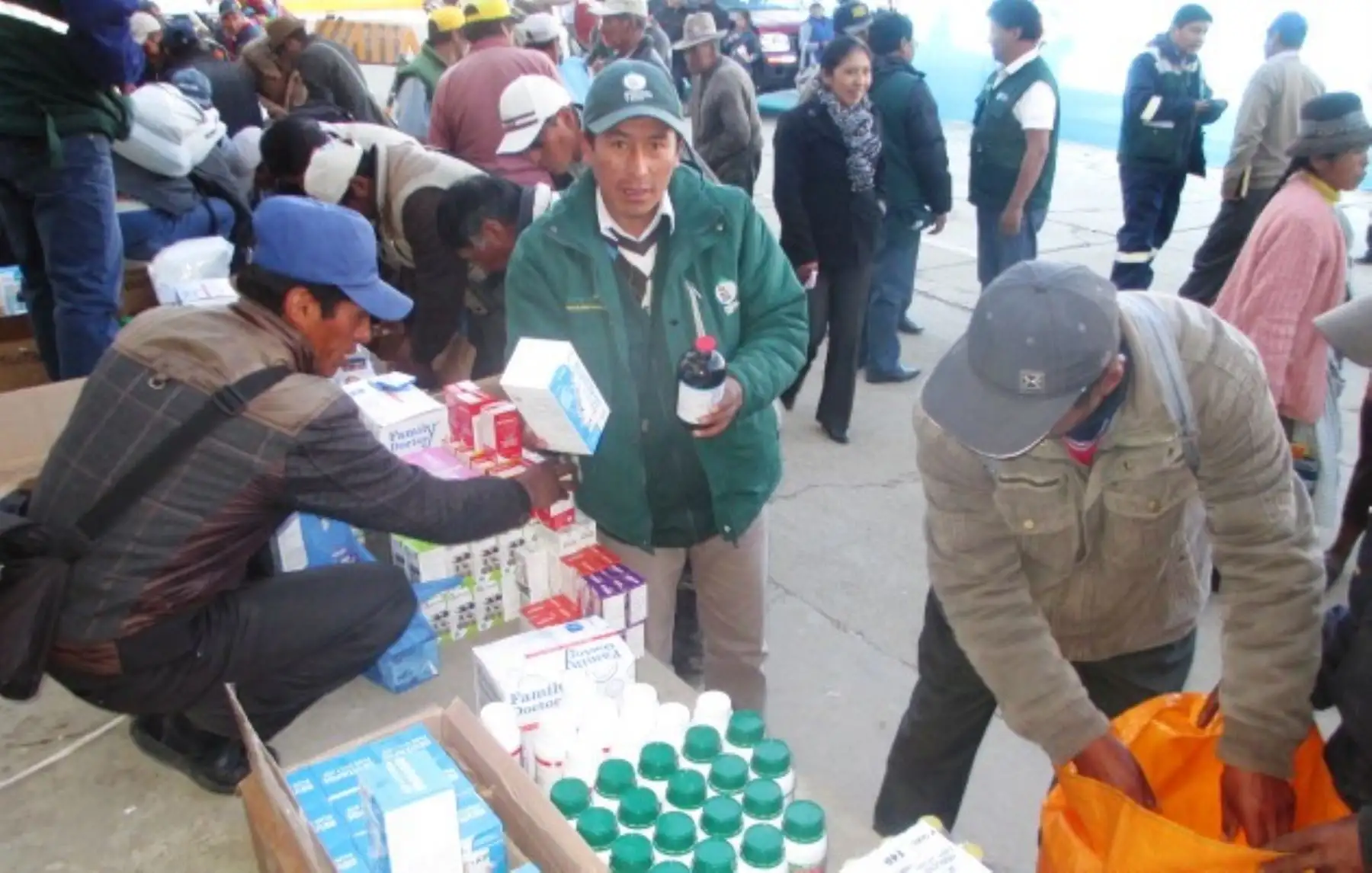 Ganaderos de Junín reciben kits veterinarios para enfrentar heladas. ANDINA