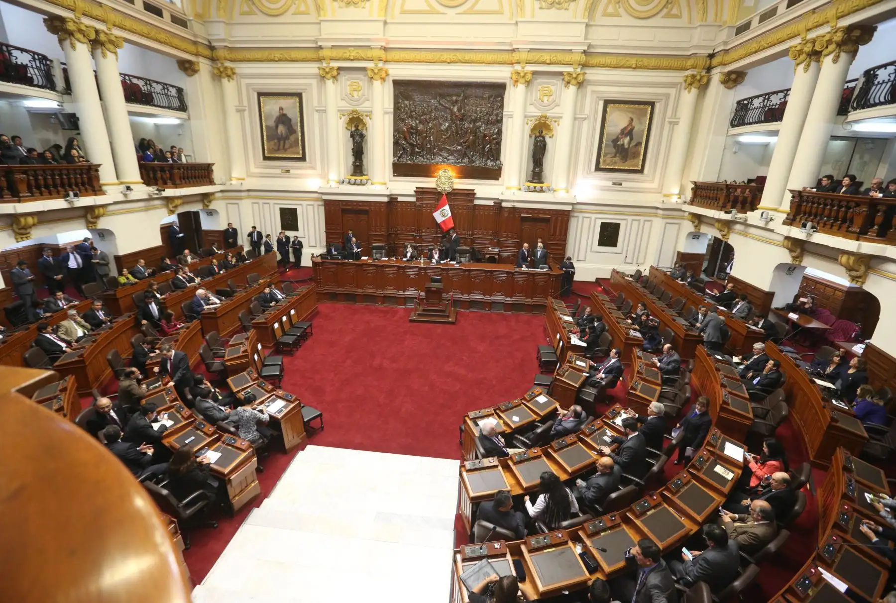LIMA, PERÚ - JULIO 27. El pleno del Congreso declara instalado el período anual de sesiones 2016-2017 y juramenta a los cinco representantes peruanos ante el Parlamento Andino para el periodo 2016-2021. Foto: ANDINA/ Melina Mejía