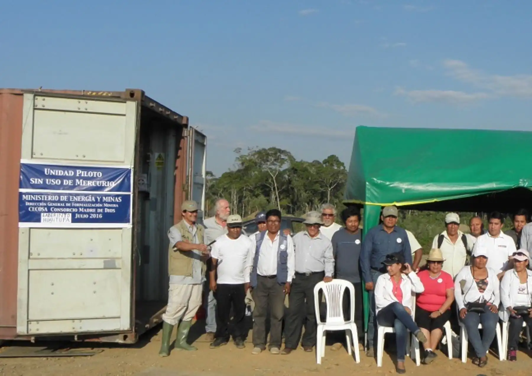 El Ministerio de Energía y Minas (MEM) realizó en Madre de Dios un taller demostrativo dirigido a concesionarios, trabajadores mineros artesanales y público en general, en el marco de la declaratoria de emergencia ambiental, que establece promover mejoras en la tecnología que impliquen la reducción del uso del mercurio en la actividad minera.