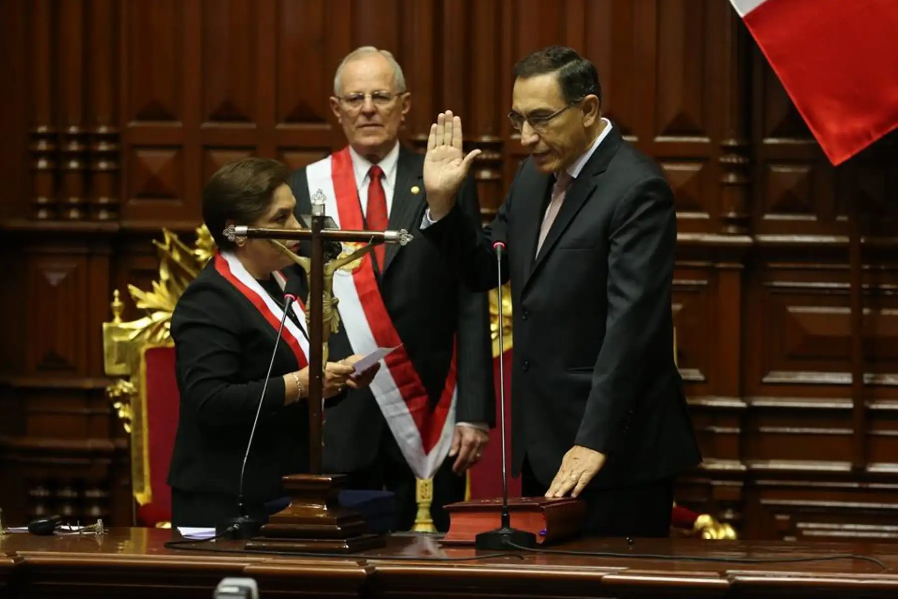 Presidenta del Congreso Luz Salgado Juramenta al vicepresidente Martin Vizcarra en el Congreso de la República:ANDINA/archivo