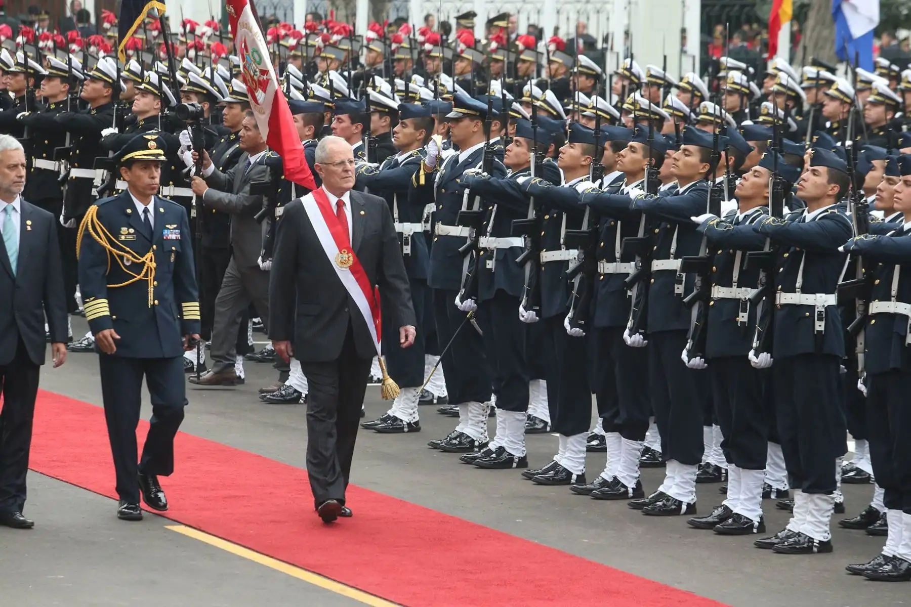 LIMA,PERÚ-JULIO 28. Presidente Pedro Pablo Kuczynski a su salida del Congreso de la República:Foto: ANDINA/Melina Mejía