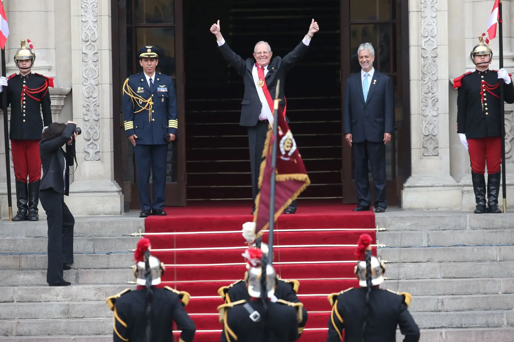 LIMA, PERÚ - JULIO 28. El presidente Pedro Pablo Kuczynski hace su ingreso a Palacio de Gobierno.

Foto: Andina / Juan Carlos Guzmán Negrini.