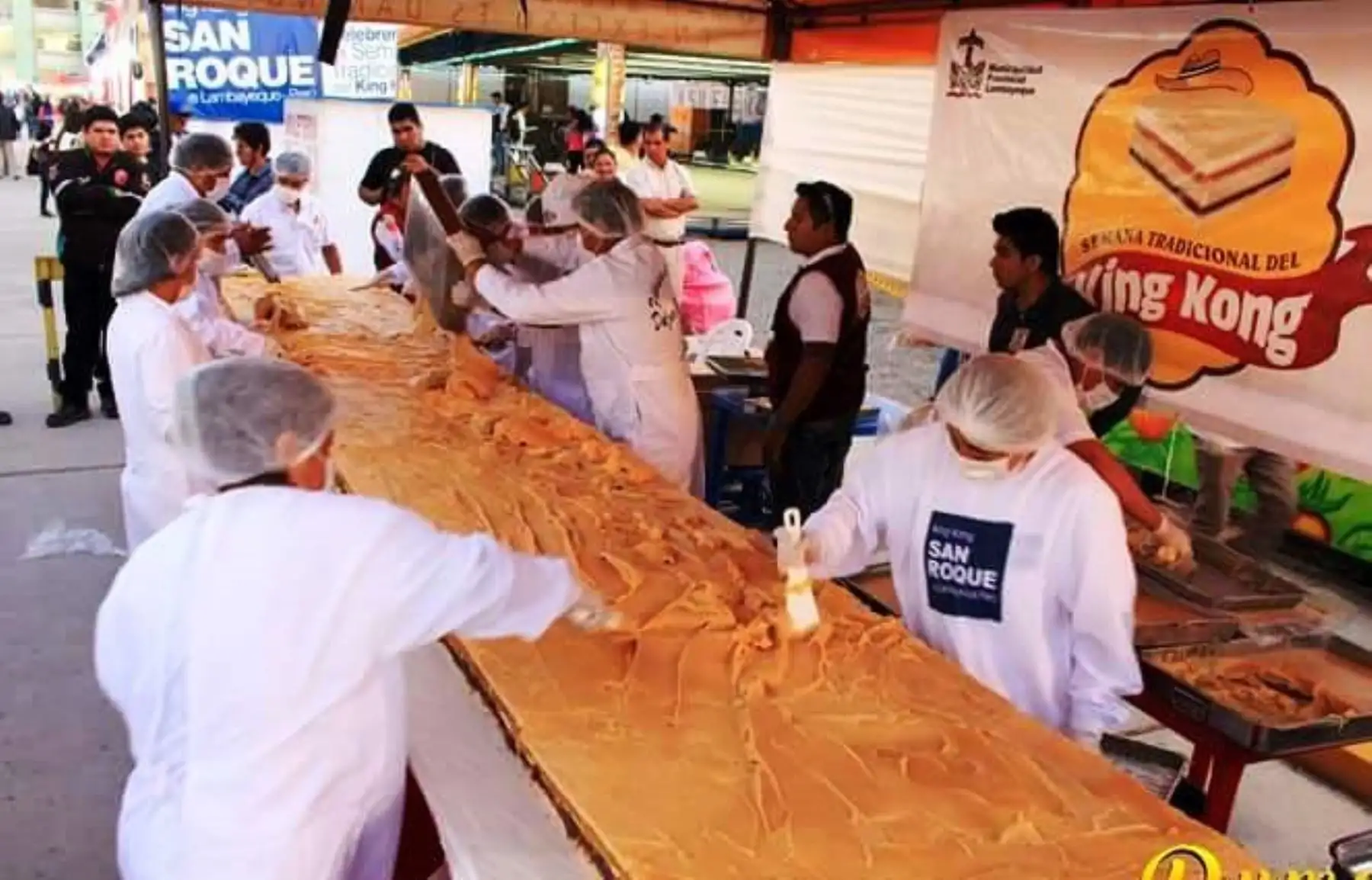 Panaderos lambayecanos se lucieron en la elaboración del tradicional king kong. FOTO: Cortesía