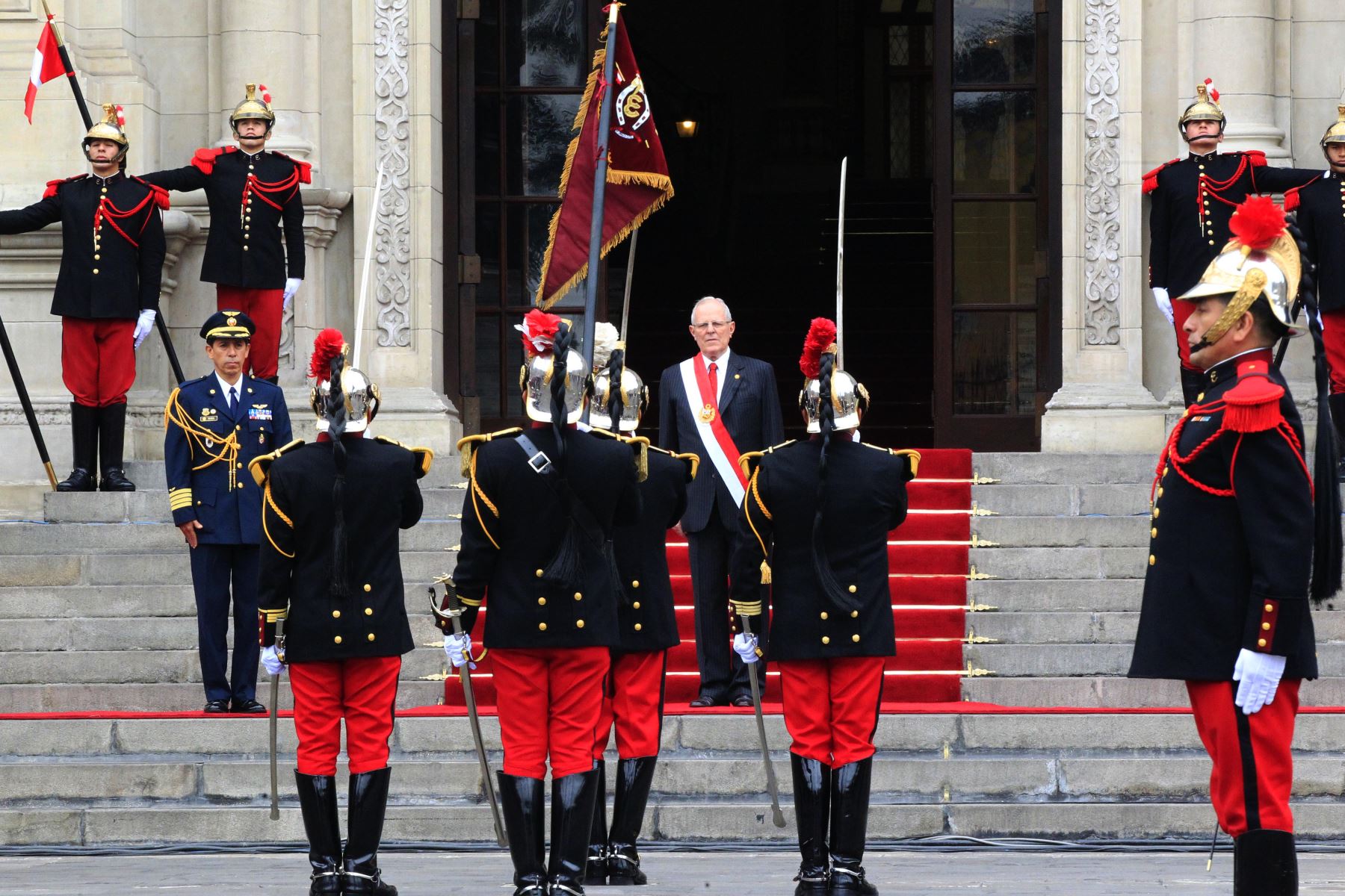 LIMA, PERÚ - JULIO 28. El presidente Pedro Pablo Kuczynski hace su ingreso a Palacio de Gobierno. Foto: Andina /Prensa Presidencia