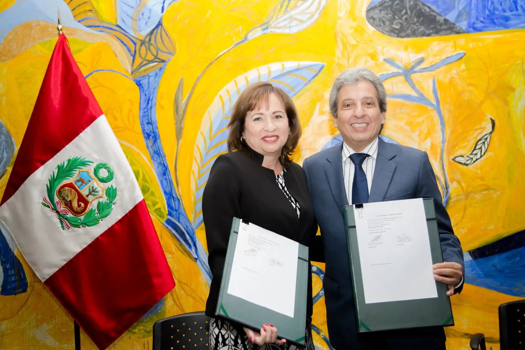 La nueva ministra del Ambiente, Elsa Galarza Contreras, asume en cargo, en un acto protocolar que contó con la presencia del saliente titular del portafolio, Manuel Pulgar Vidal. Difusión
