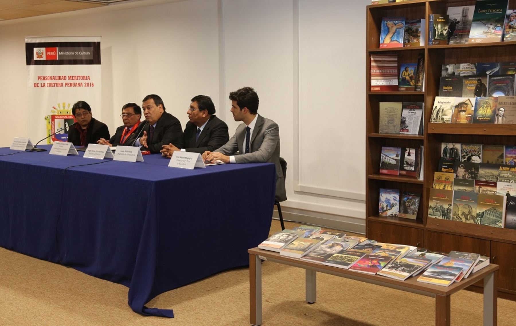 En mérito a su acertada política editorial y por su valioso aporte a la cultura peruana a través de sus destacadas publicaciones, el Ministerio de Cultura distinguió a la Universidad Nacional del Altiplano de Puno como Personalidad Meritoria de la Cultura.