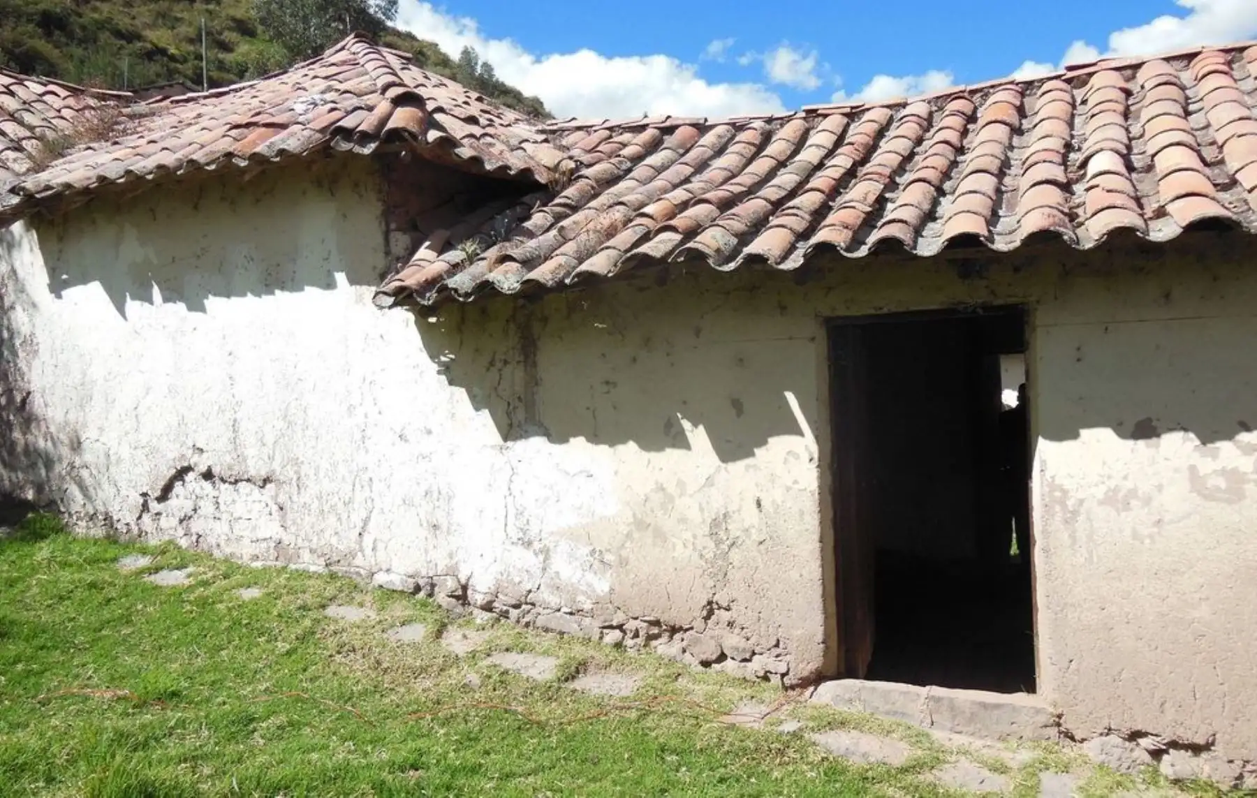 El Ministerio de Cultura declaró como monumento integrante del Patrimonio Cultural de la Nación, la Casa de José Gabriel Condorcanqui Noguera, Túpac Amaru II, ubicada en el centro poblado de Surimana, distrito de Túpac Amaru, provincia de Canas, departamento de Cusco.