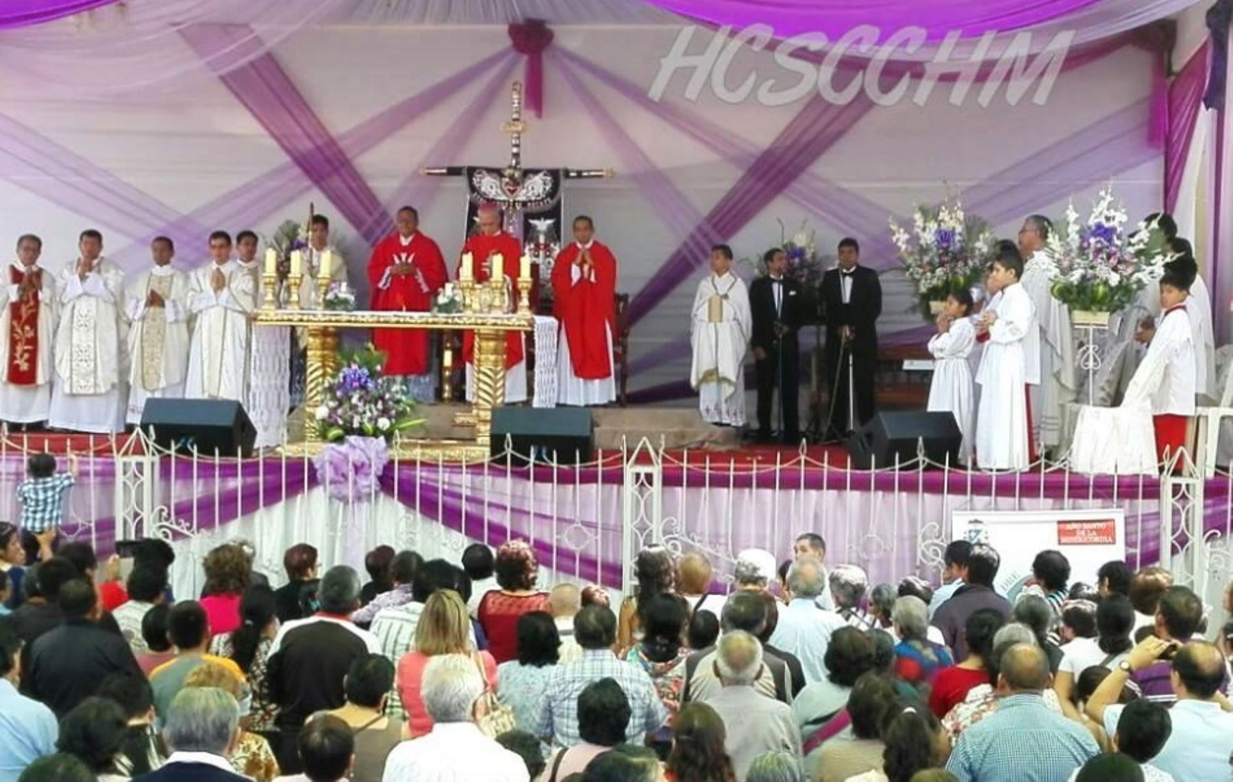 Masiva concurrencia de fieles en misa por festividad de la Cruz de Motupe
