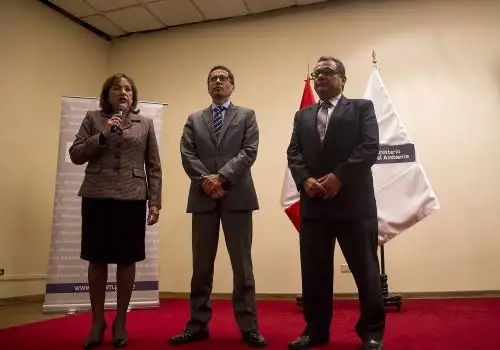 Ministra del Ambiente, Elsa Galarza, y sus viceministros de Desarrollo Estratégico de los Recursos Naturales, Fernando León; y de Gestión Ambiental, Marcos Alegre.