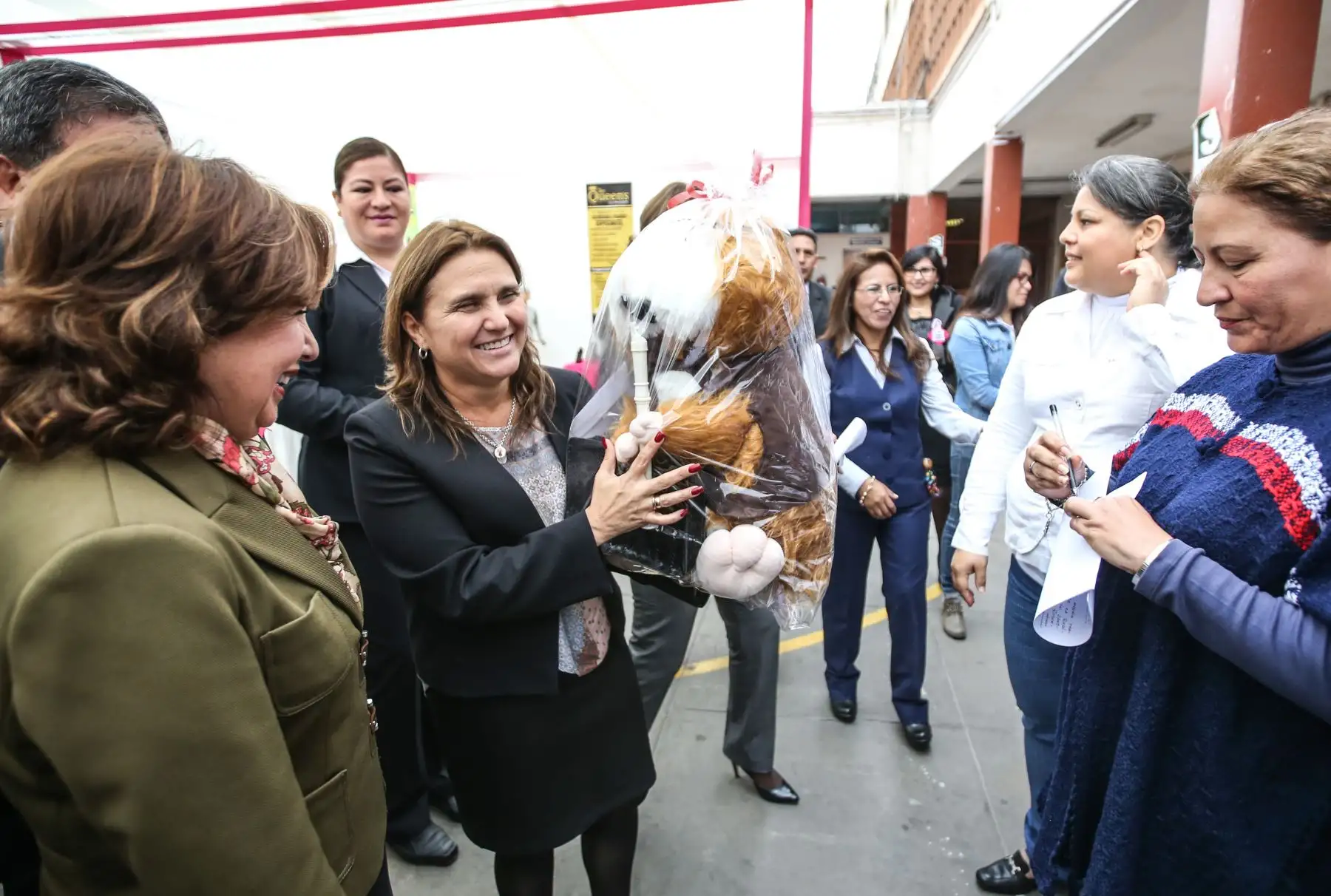 LIMA, PERÚ - AGOSTO 12.Ministra de justicia Marisol Pérez Tello asistió al penal Santa Mónica donde presenció una performance artística de las internas con motivo de la marcha Ni una menos. Foto: ANDINA/ Juan Carlos Guzman