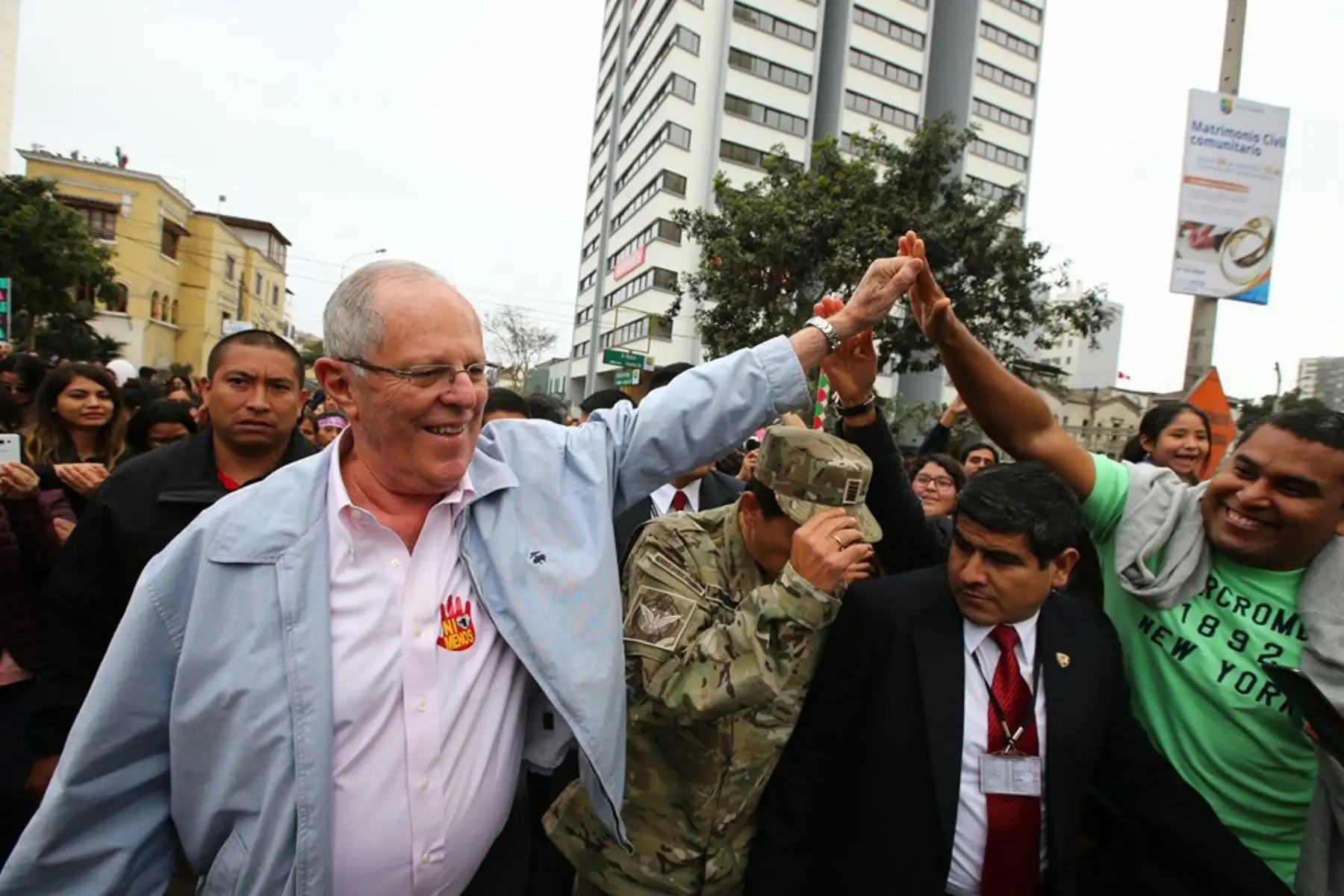 Presidente de la República, Pedro Pablo Kuczynski, participa en la marcha "Ni una menos", que busca desterrar toda forma de violencia contra la mujer. Foto: ANDINA/Prensa Presidencia/ Andres Valle