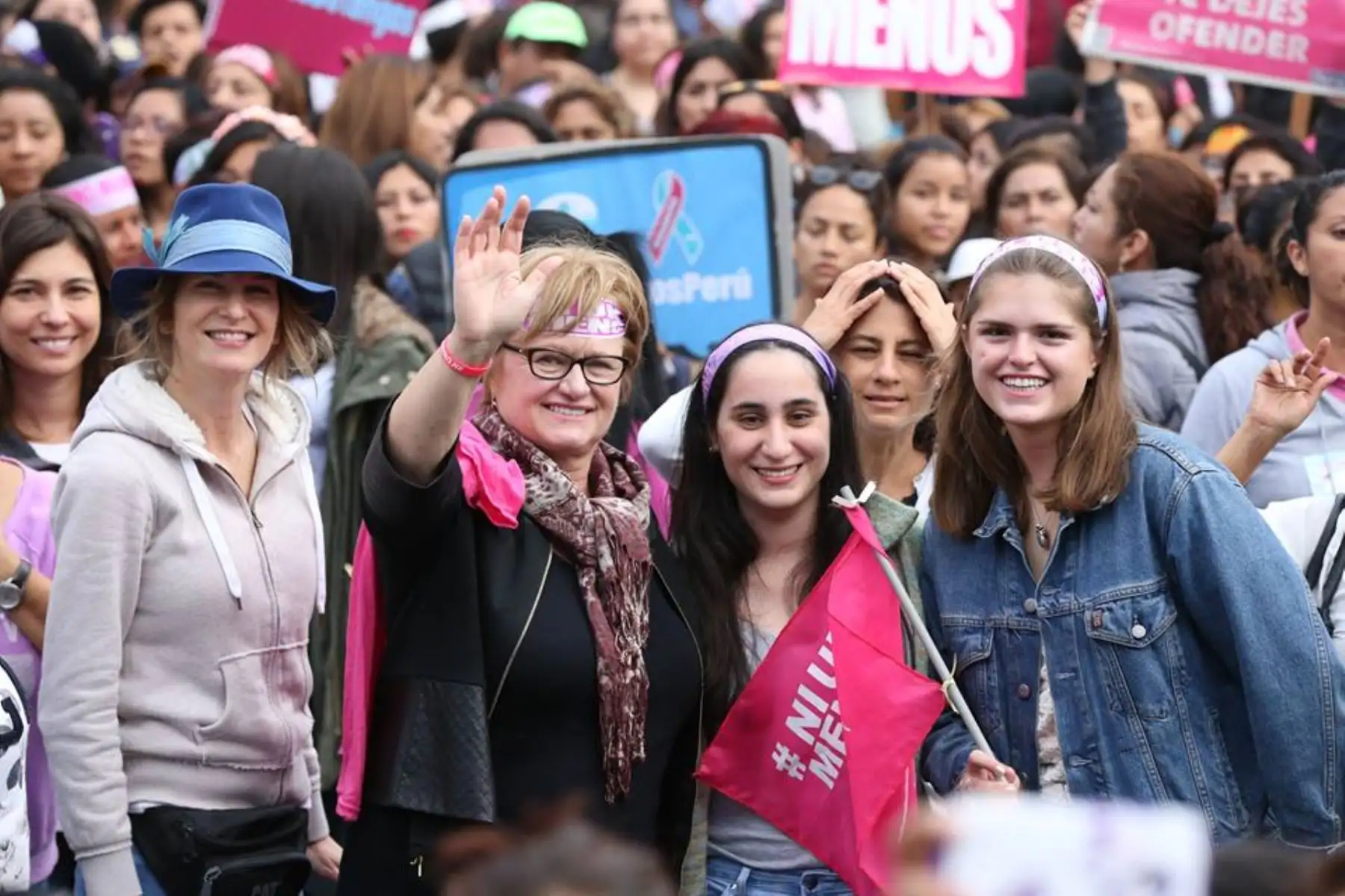 LIMA,PERÚ-AGOSTO 13.La primera dama Nancy Lange, participa en la marcha "Ni una menos", que busca desterrar toda forma de violencia contra la mujer.Foto: ANDINA/ Prensa Presidencia