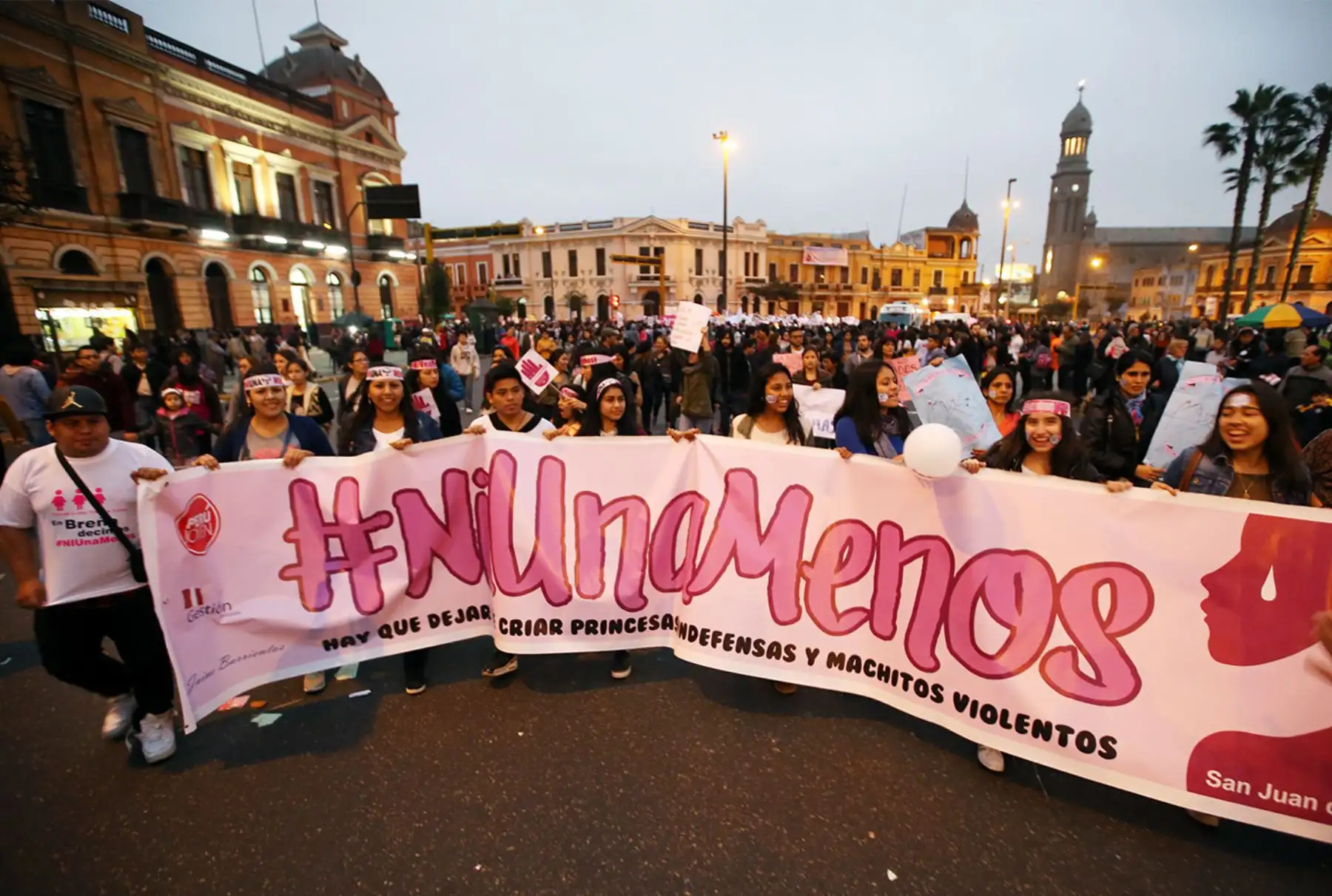 LIMA PERU, AGOSTO 13. Participacion masiva de cuidadanos en la marcha Ni una Menos. Foto: ANDINA/Juan Carlos Guzmán