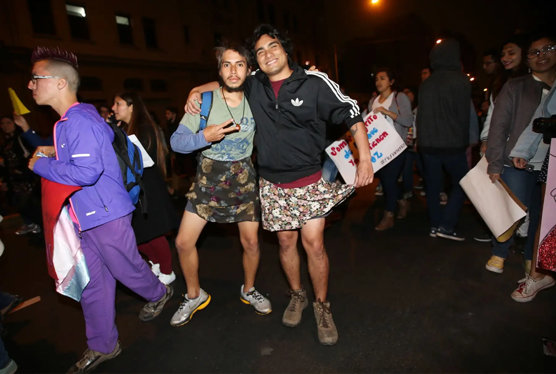 LIMA,PERÚ-AGOSTO 13.Mujeres y hombres, participan en la marcha "Ni una menos", que busca desterrar toda forma de violencia contra la mujer.Foto: ANDINA/Juan Carlos Guzmán