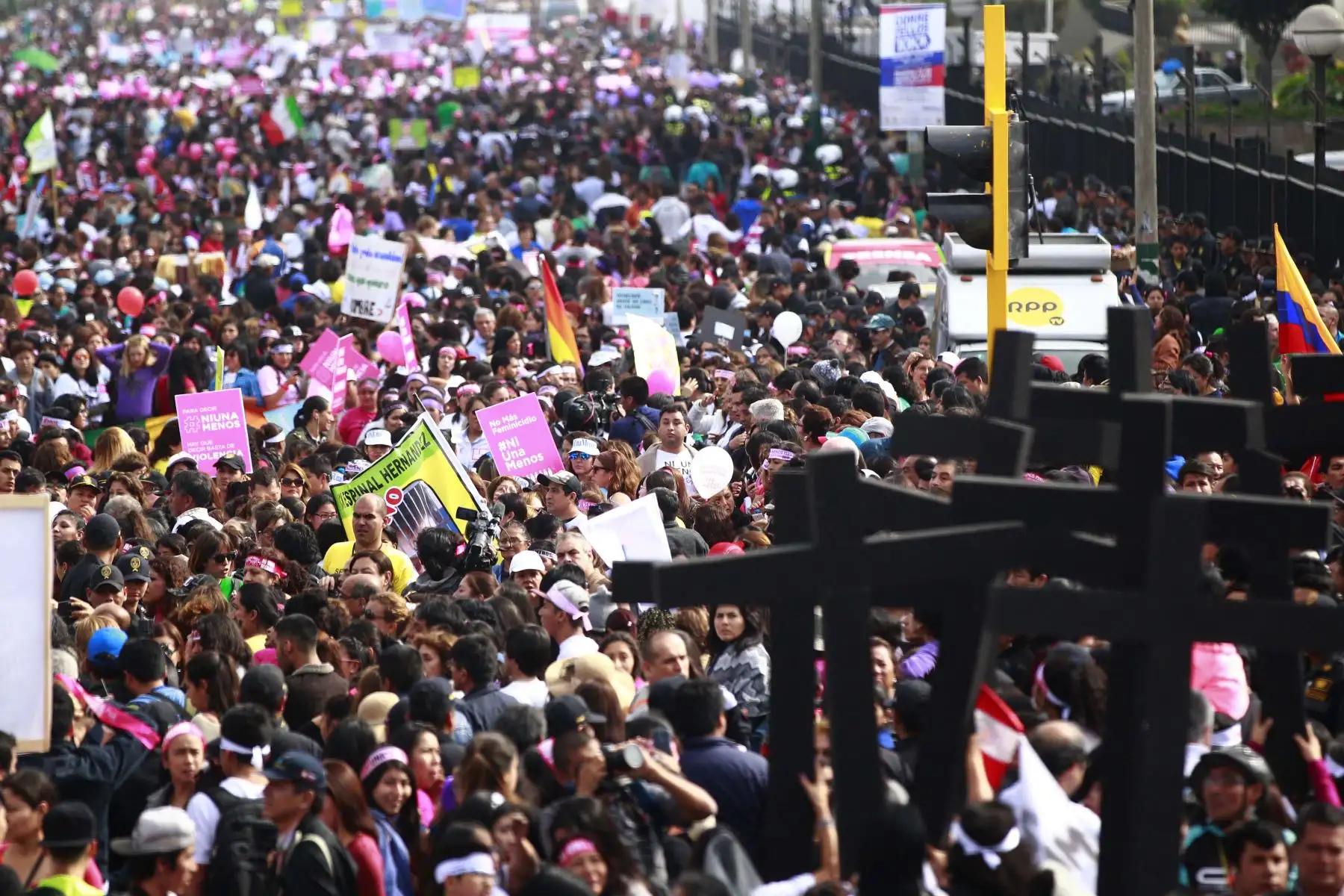 LIMA,PERÚ-AGOSTO 13. Marcha "Ni una menos", que busca desterrar toda forma de violencia contra la mujer.Foto: ANDINA/Jhony Laurente