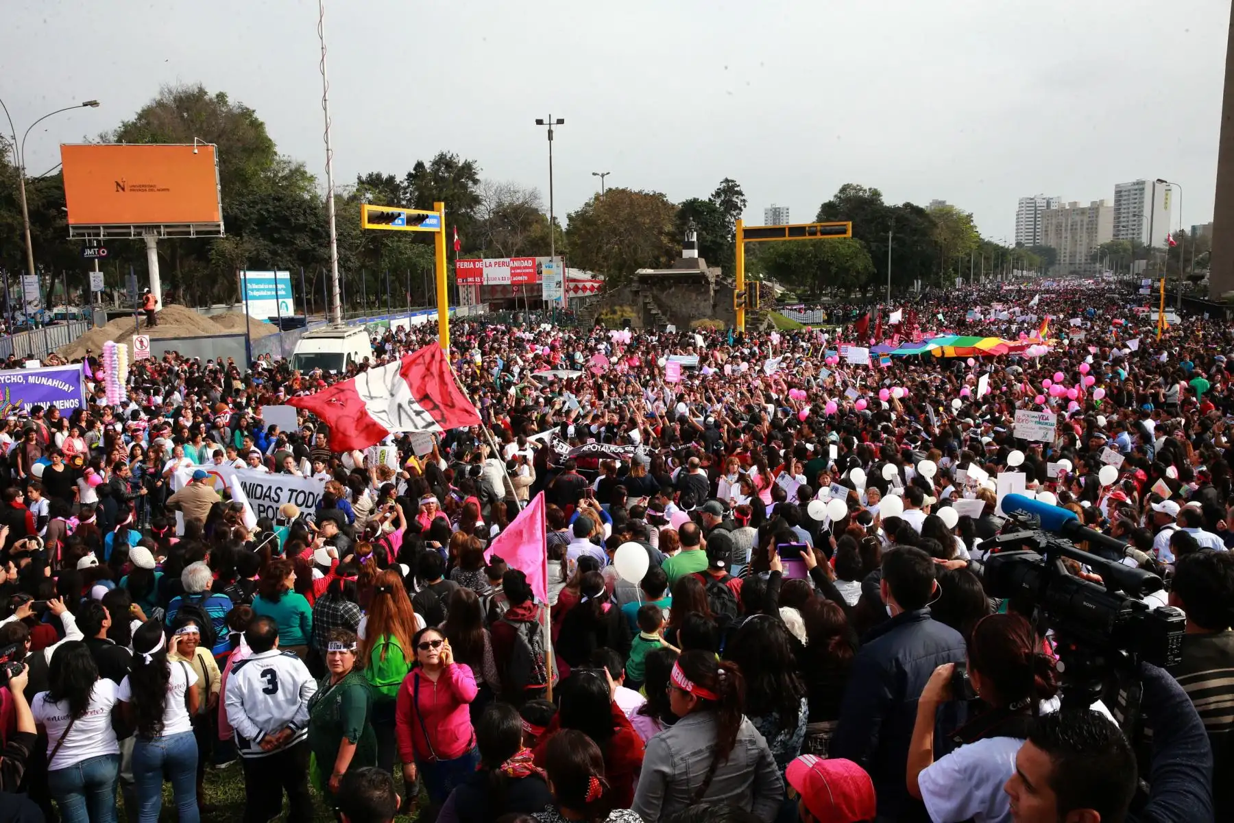 LIMA,PERÚ-AGOSTO 13. Marcha "Ni una menos", que busca desterrar toda forma de violencia contra la mujer.Foto: ANDINA/Jhony Laurente