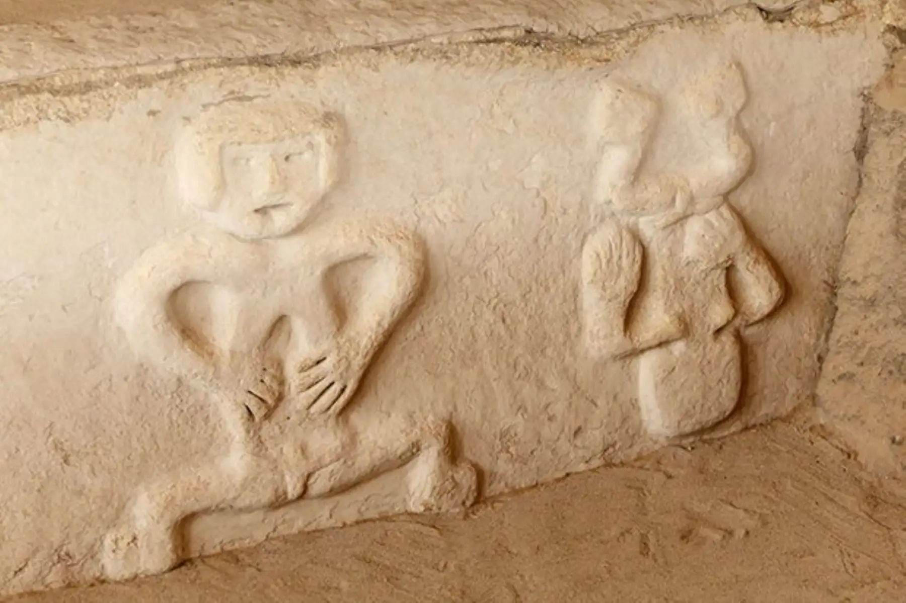 Salón Ceremonial con Relieves Murales de Vichama, sociedad agropesquera de Végueta-Huacho,