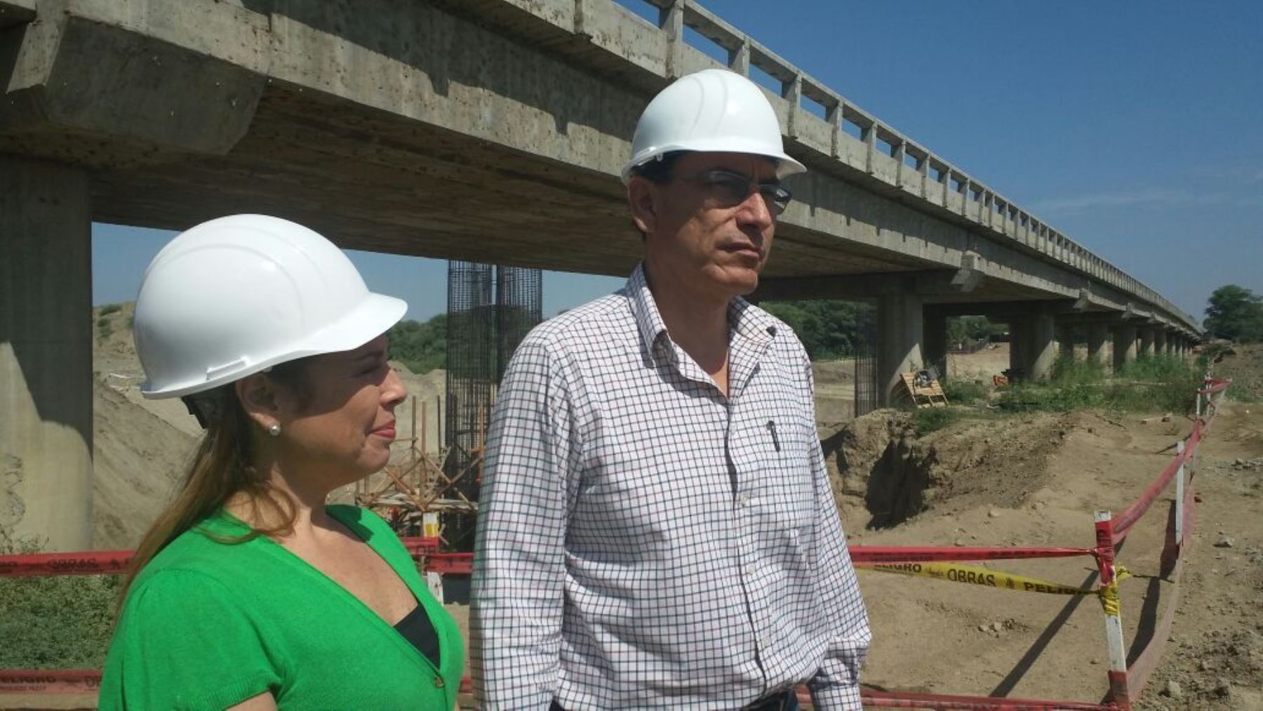 Ministro de Transportes y Comunicaciones, Martín Vizcarra, inspecciona obras de autopistas del Sol-Piura.