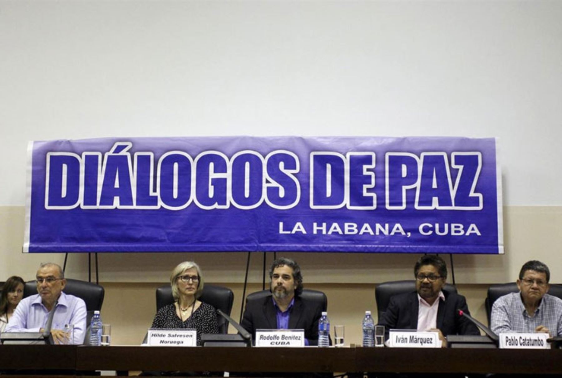 Gobierno colombiano y las FARC suscriben acuerdo de paz definitivo. Difusión