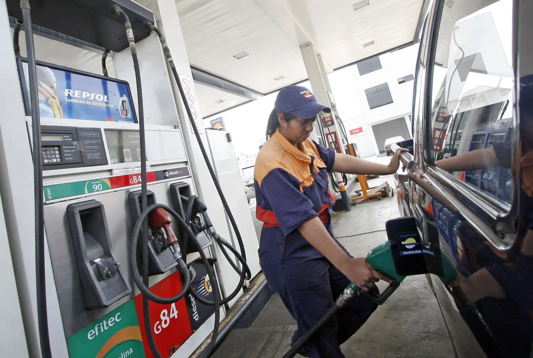 Estación de servicio de combustibles. ANDINA