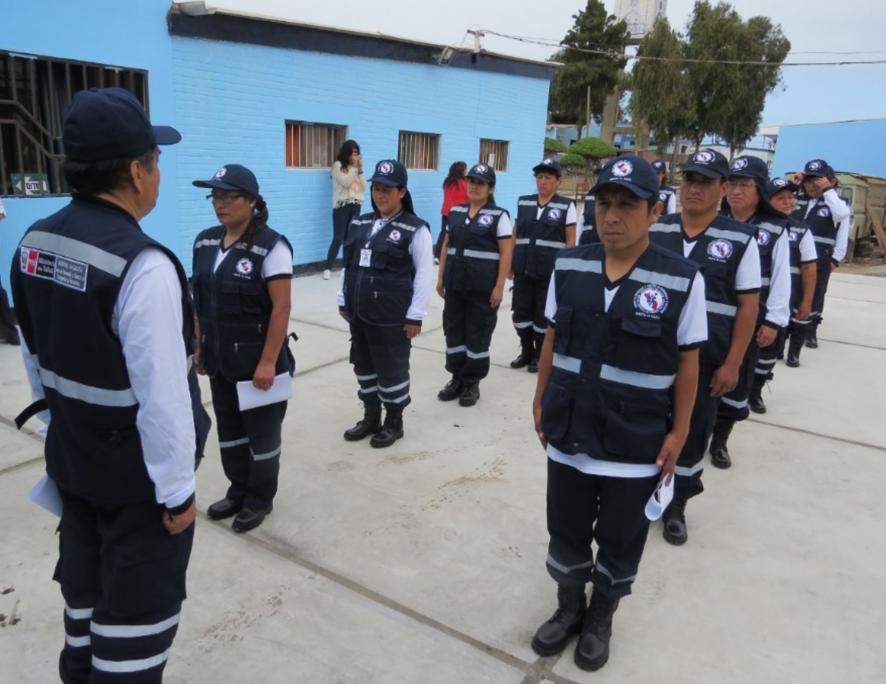 Personal médico, enfermeros y profesionales de diversas especialidades conformaron 29 brigadas que permitirán afrontar emergencias por desastres naturales o provocados por el ser humano, en el Hospital La Caleta de Chimbote, en la región Áncash.