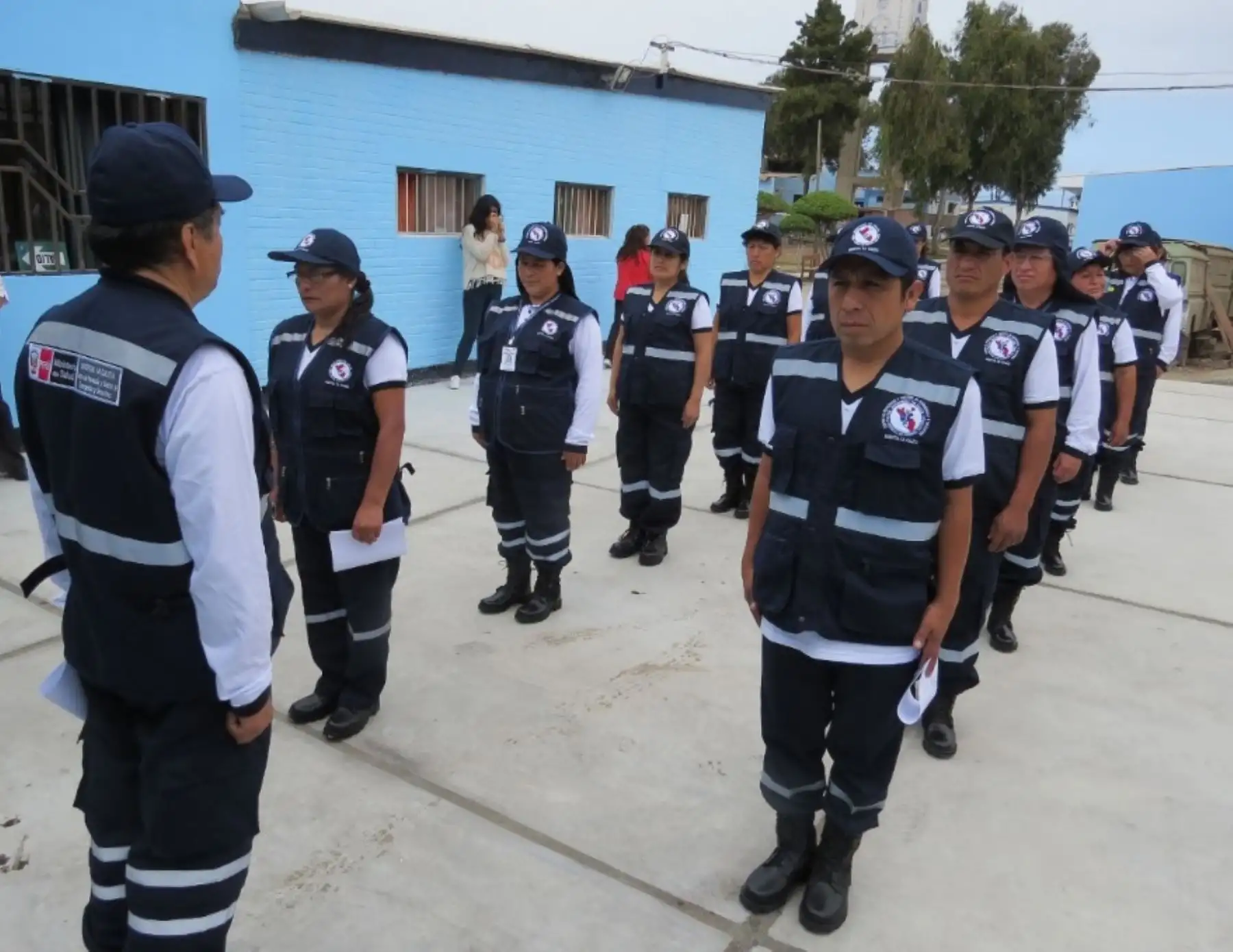 Personal médico, enfermeros y profesionales de diversas especialidades conformaron 29 brigadas que permitirán afrontar emergencias por desastres naturales o provocados por el ser humano, en el Hospital La Caleta de Chimbote, en la región Áncash.