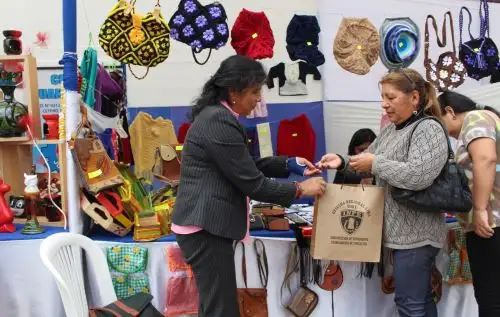 Internos de 17 penales de Lima exponen productos educativos en feria organizada por el Inpe en Huacho.