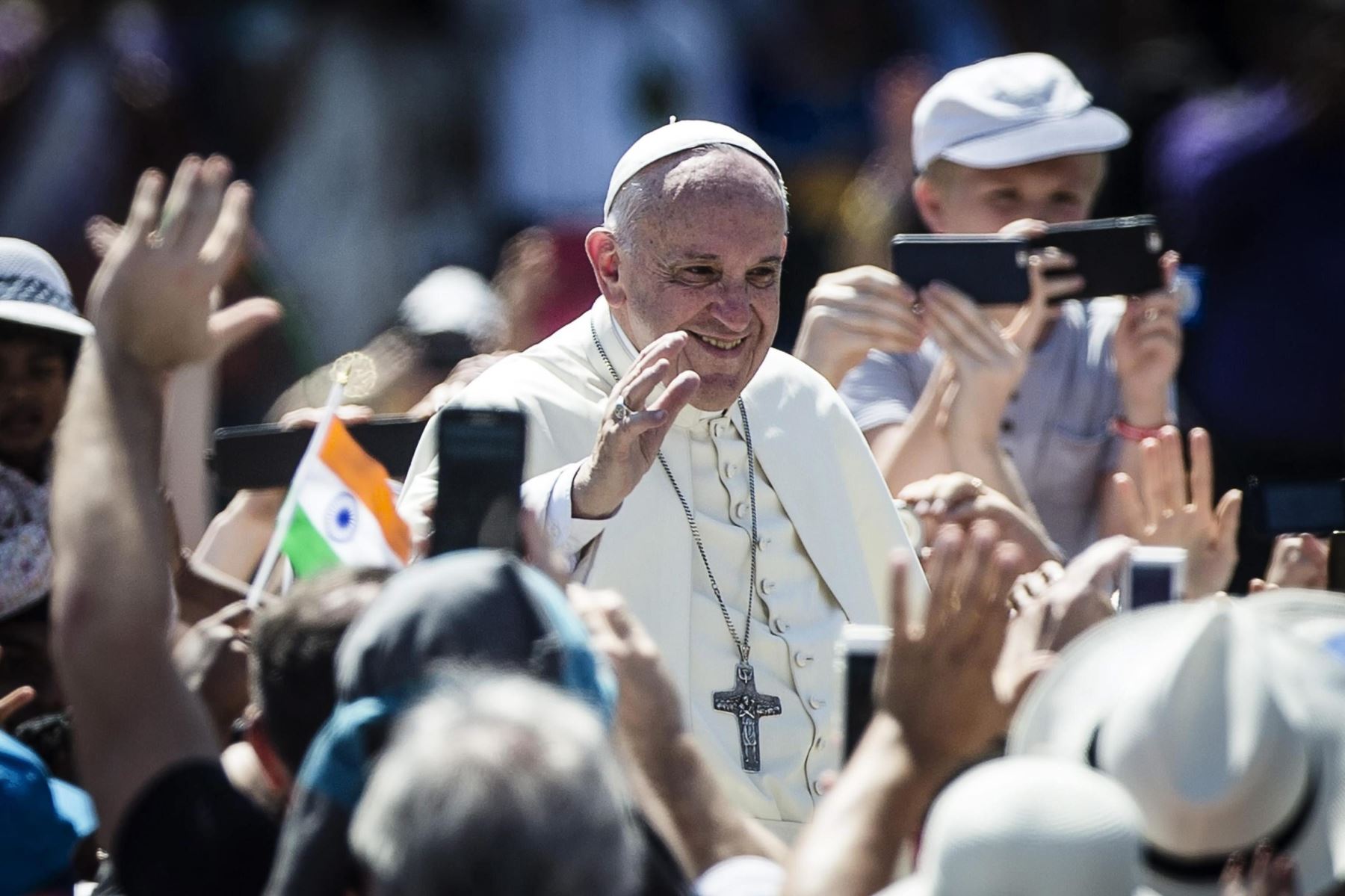 El papa Francisco proclamó este domingo santa a la madre Teresa de Calcuta. EFE