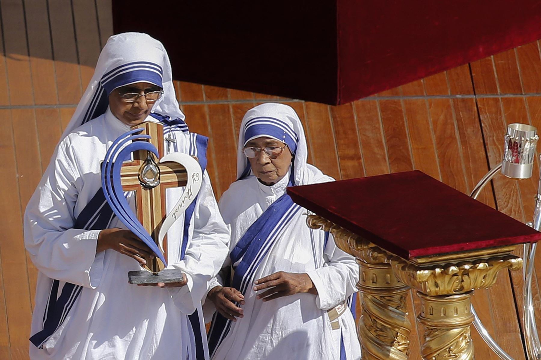 El papa Francisco proclamó este domingo santa a la madre Teresa de Calcuta