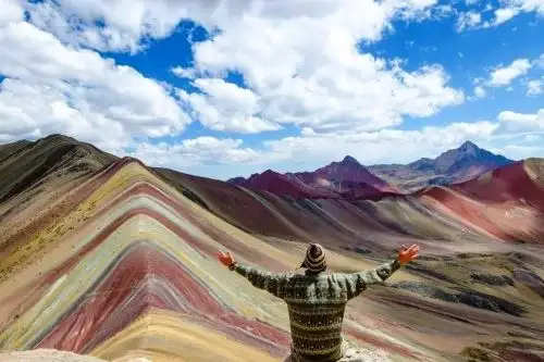 Autoridades de Cusco verán plan de uso sostenible de montaña Vinicunca.