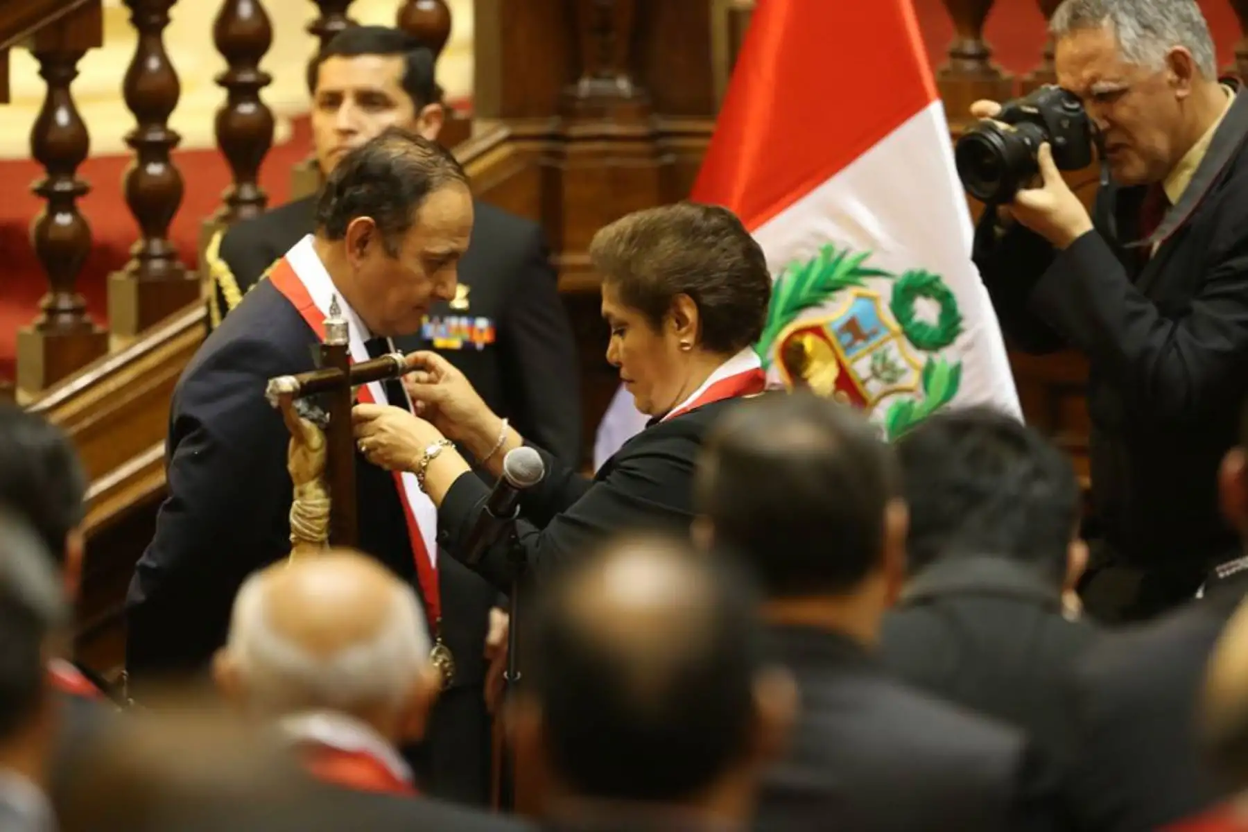 Walter Gutiérrez juró en el cargo de Defensor del Pueblo esta tarde.
