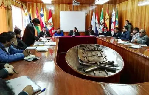 Viceministro de Agricultura y Riego, Jorge Montenegro, se reunió con autoridades de Puno para evaluar el tema del proyecto Paltuture. ANDINA