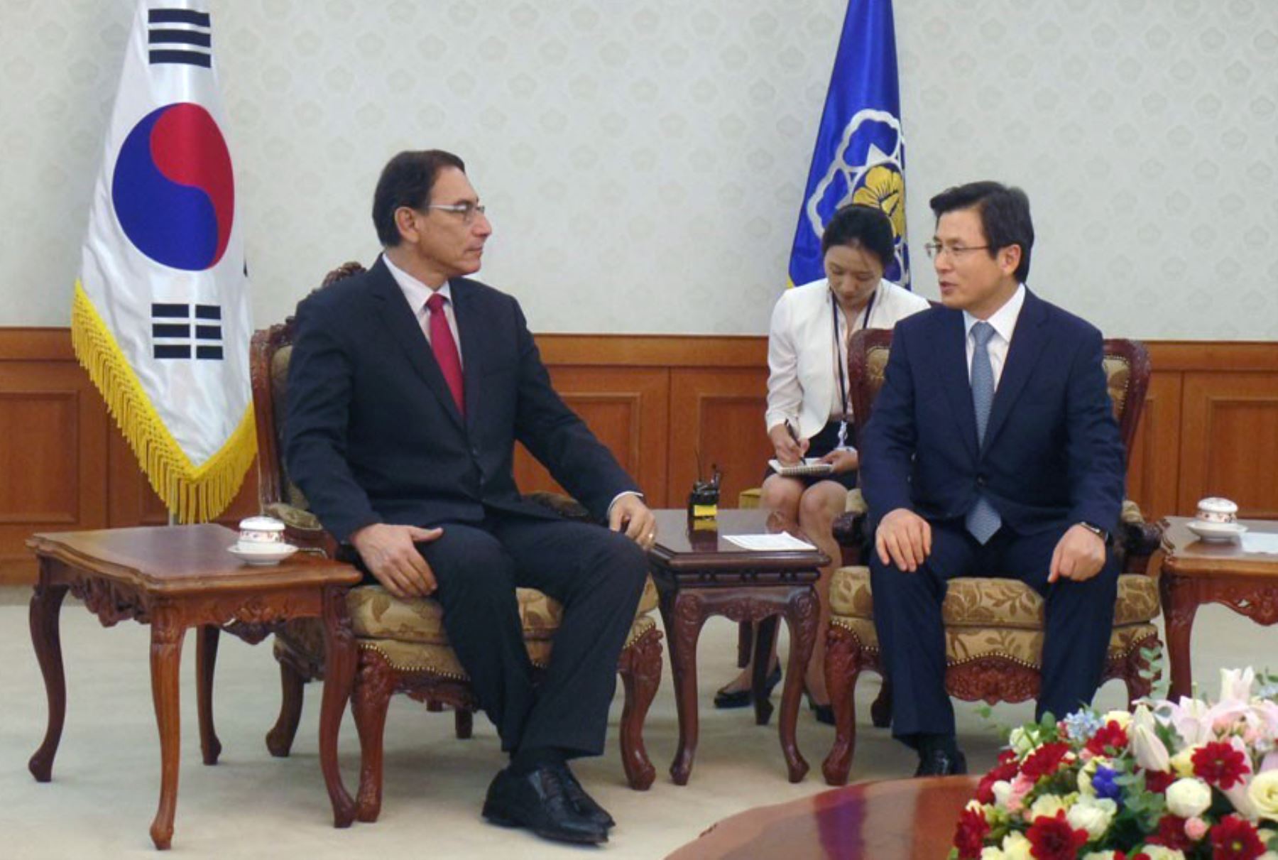 El vicepresidente del Perú, Martín Vizcarra, se reunió en Seúl con el primer ministro de Corea del Sur, Hwang Kyo-ahn. Difusión