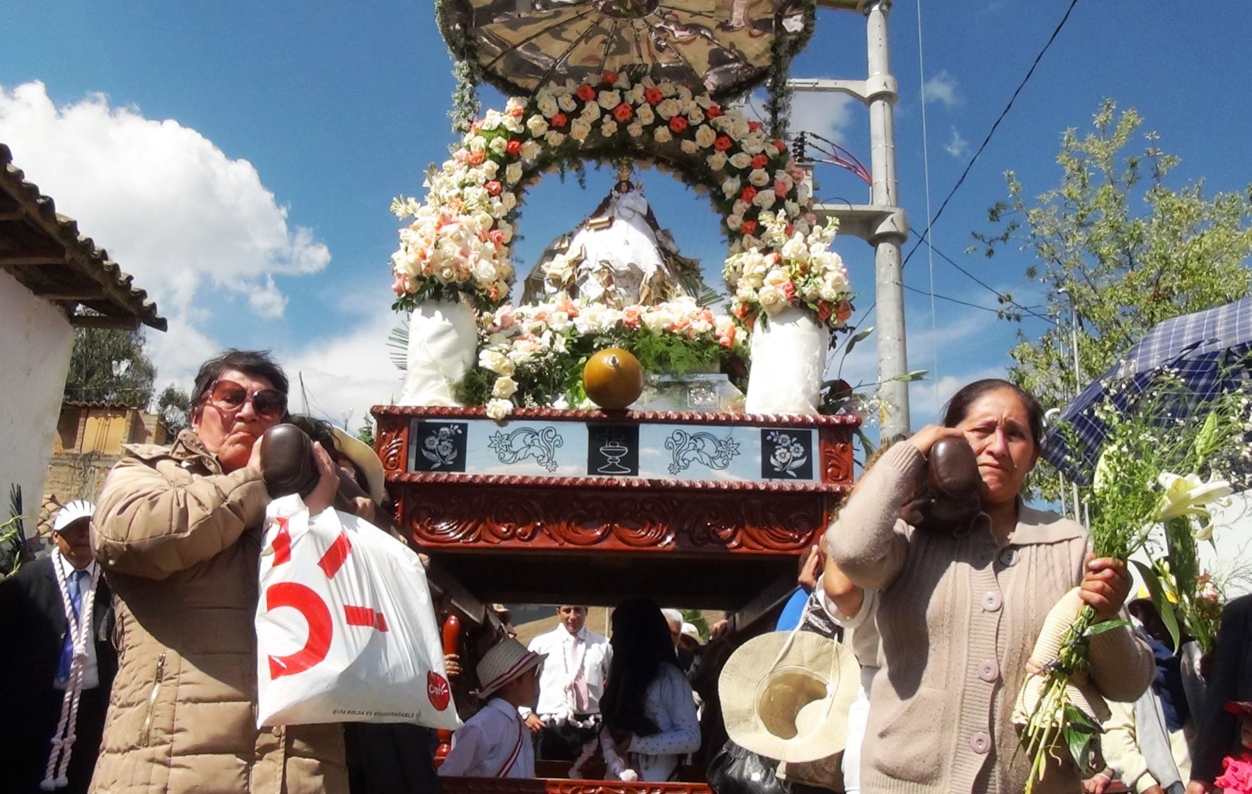 Miles de devotos y turistas participan de actividad por la festividad de la Virgen de Cocharcas en el valle del Mantaro. ANDINA/Pedro Tinoco