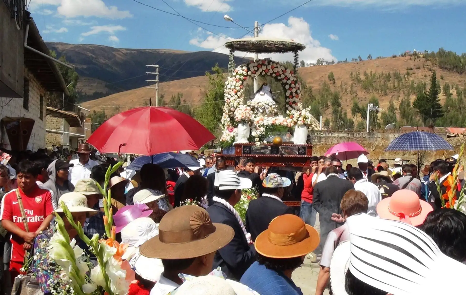 Miles de devotos y turistas participan de actividad por la festividad de la Virgen de Cocharcas en el valle del Mantaro. ANDINA/Pedro Tinoco