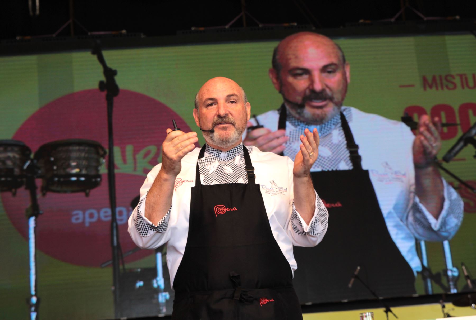 Adolfo Perret explica las porpiedades del Tarwi en la Feria Gastronomica Mistura 2016. Foto: ANDINA/ Dante Zegarra