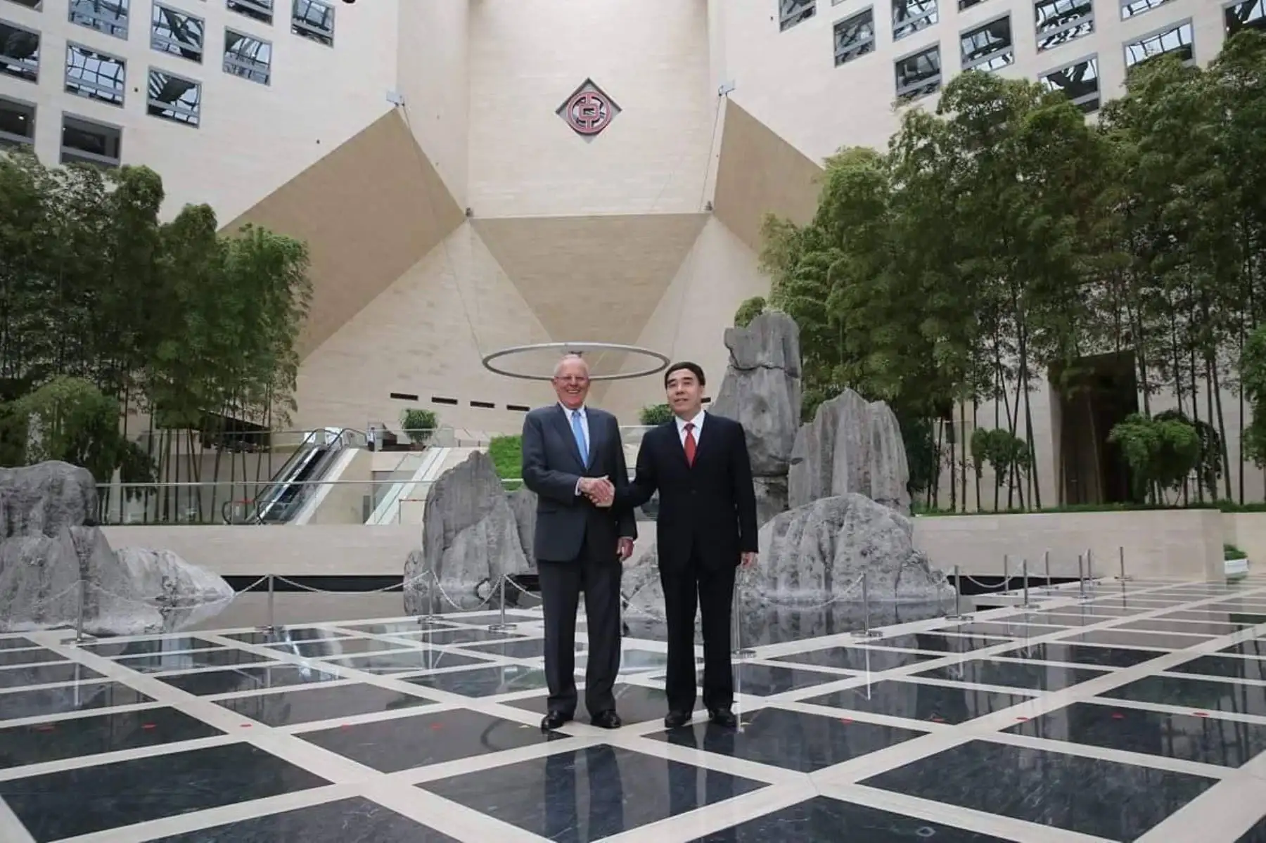Presidente Kuzcynski llega al Foro de Cooperación Financiera y de Capacidad Industrial entre China y Perú, organizado por el Banco de China. Foto: ANDINA/ Prensa Presidencia