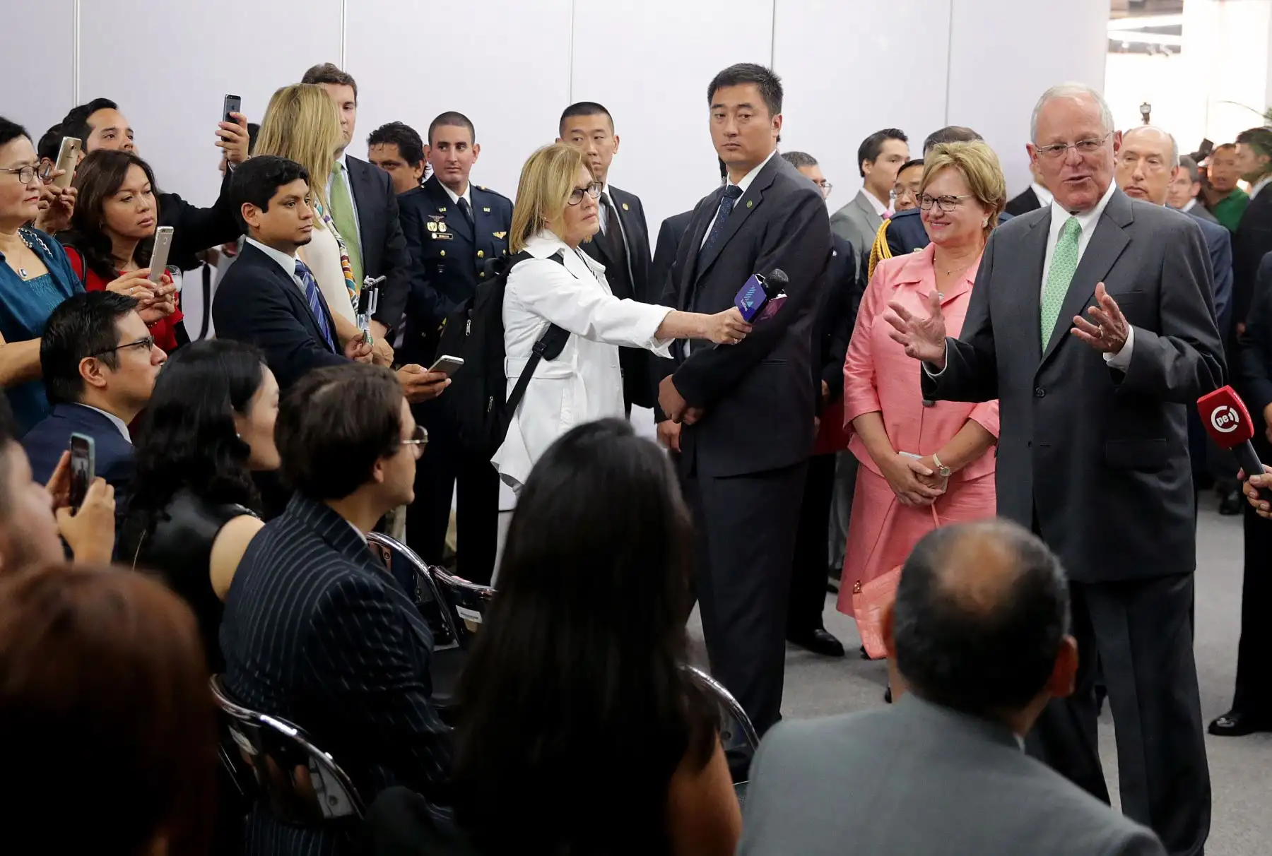 Presidente Kuczynski sostuvo un encuentro con miembros de la comunidad peruana de residentes en Beijing. Foto: ANDINA/ Prensa Presidencia