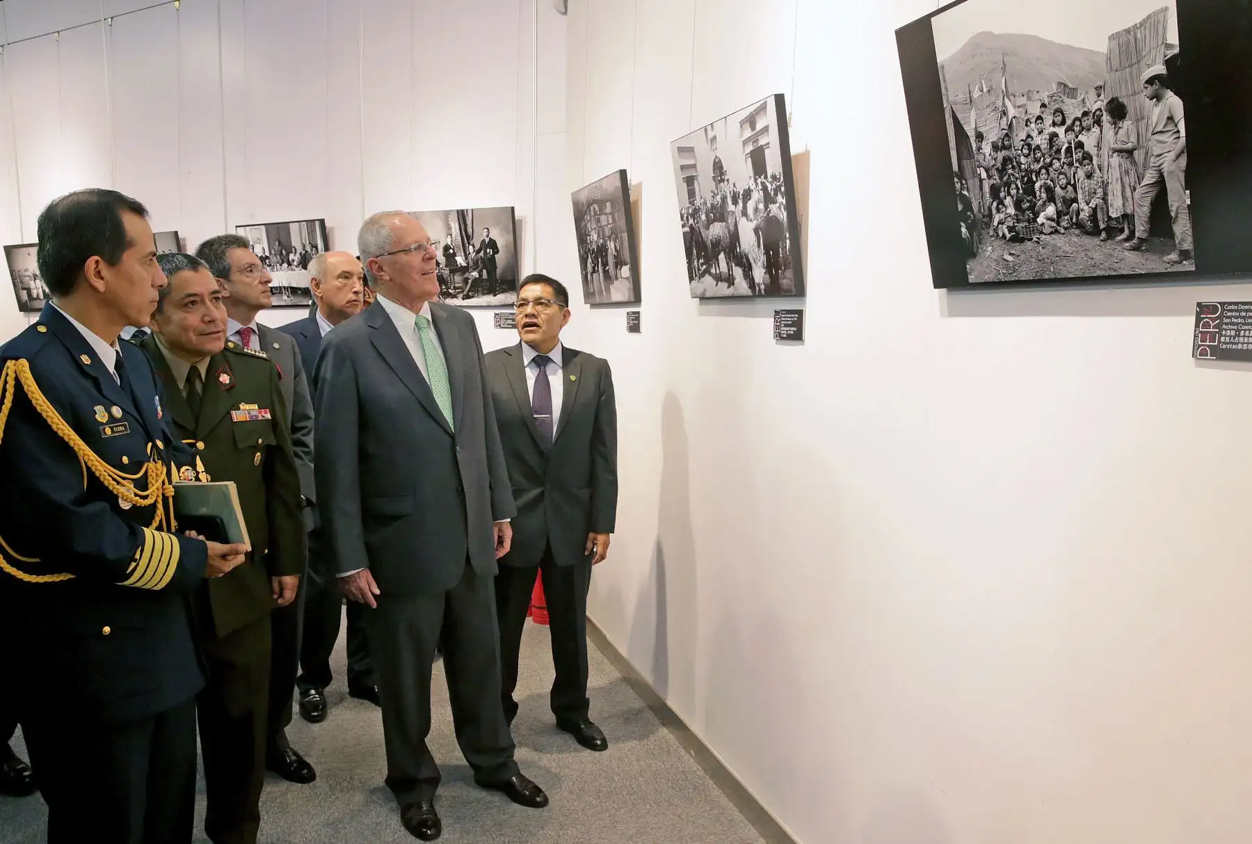 Jefe de Estado inauguró la muestra fotográfica "Memoria Peruana 1890-1950" en la biblioteca de la capital de China. Foto: ANDINA/Prensa Presidencia