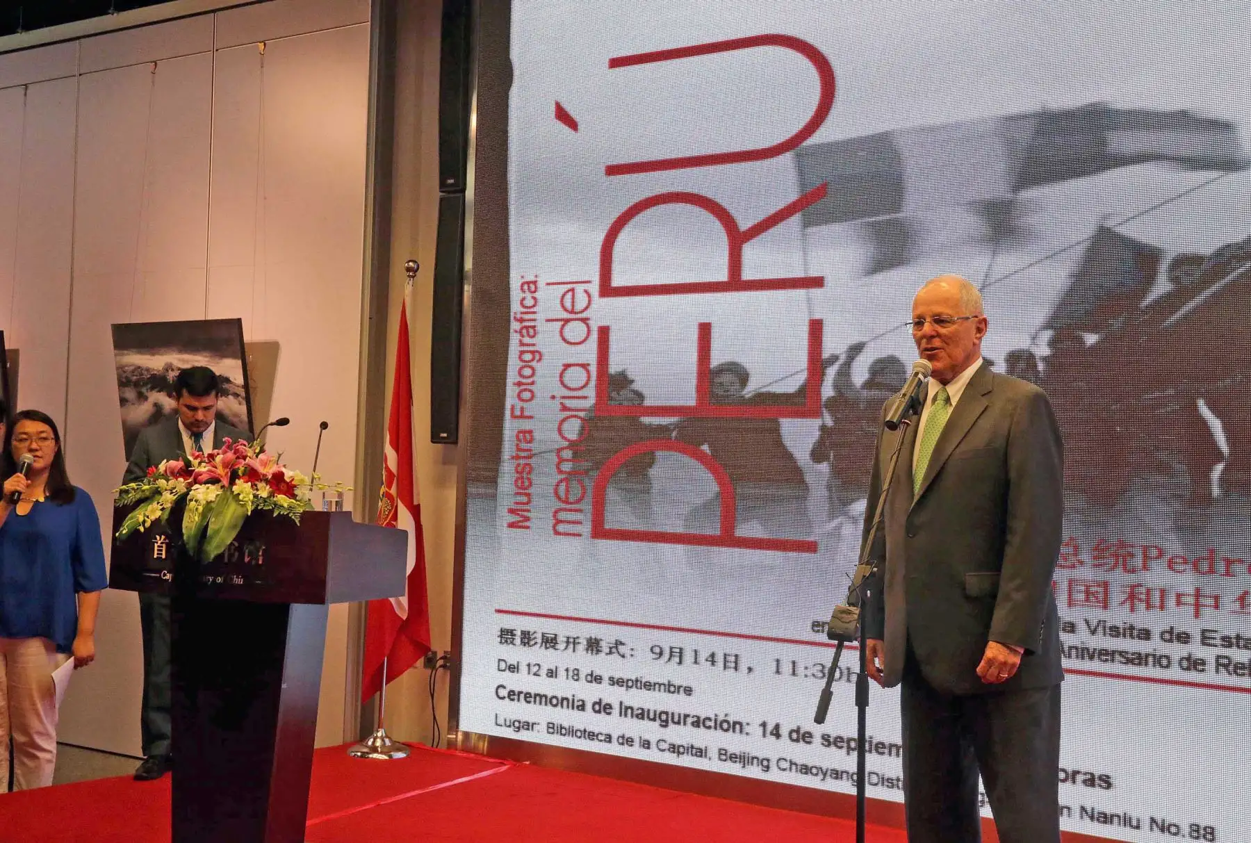 Jefe de Estado inauguró la muestra fotográfica "Memoria Peruana 1890-1950" en la biblioteca de la capital de China. Foto: ANDINA/Prensa Presidencia