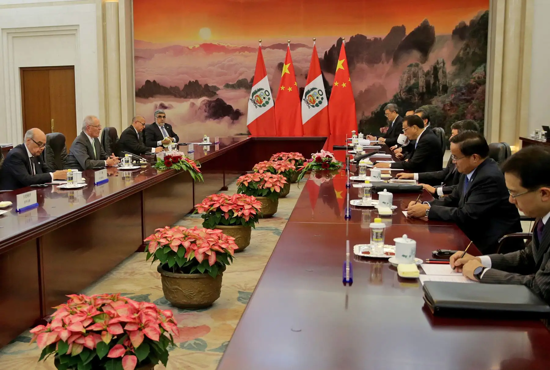 El presidente de la República, Pedro Pablo Kuczynski, fue recibido hoy por el primer ministro de China, Li Keqiang. Foto: ANDINA/ Prensa Presidencia