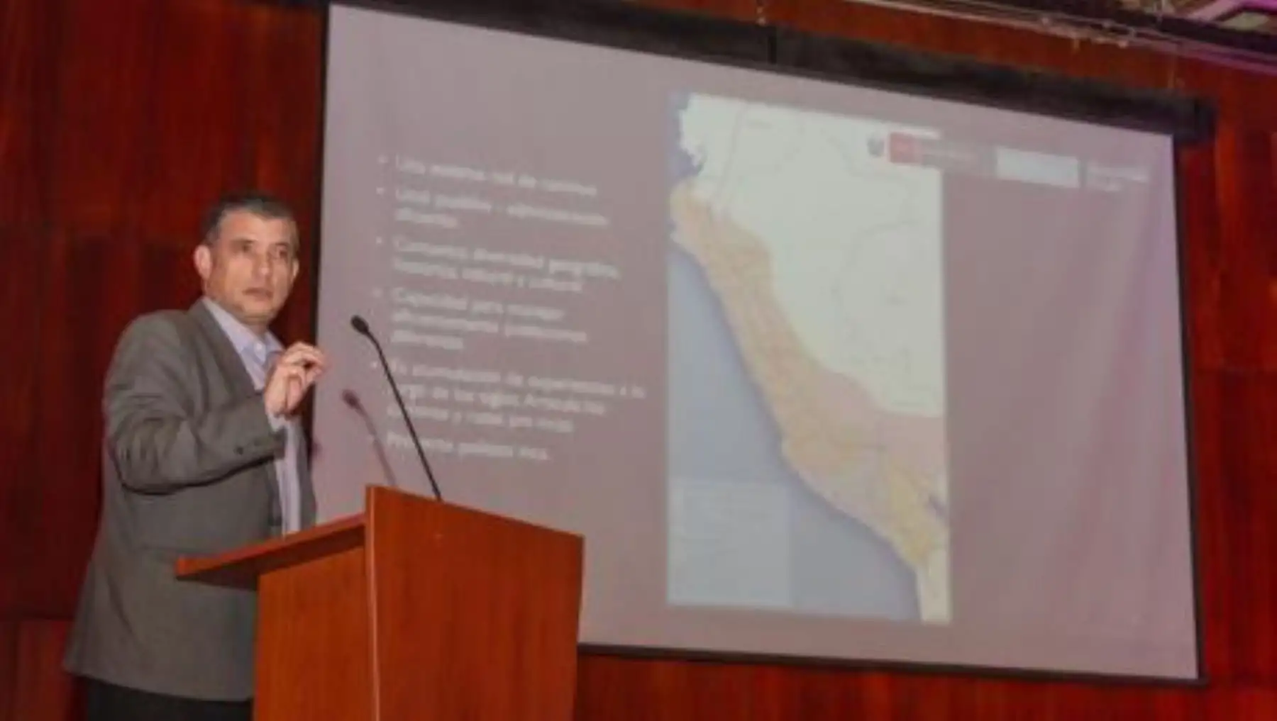 Miembros del equipo técnico del Qhapaq Ñan-Sede Nacional participaron en diversas ponencias del III Congreso Nacional de Arqueología que desarrolló el Ministerio de Cultura en su sede central.